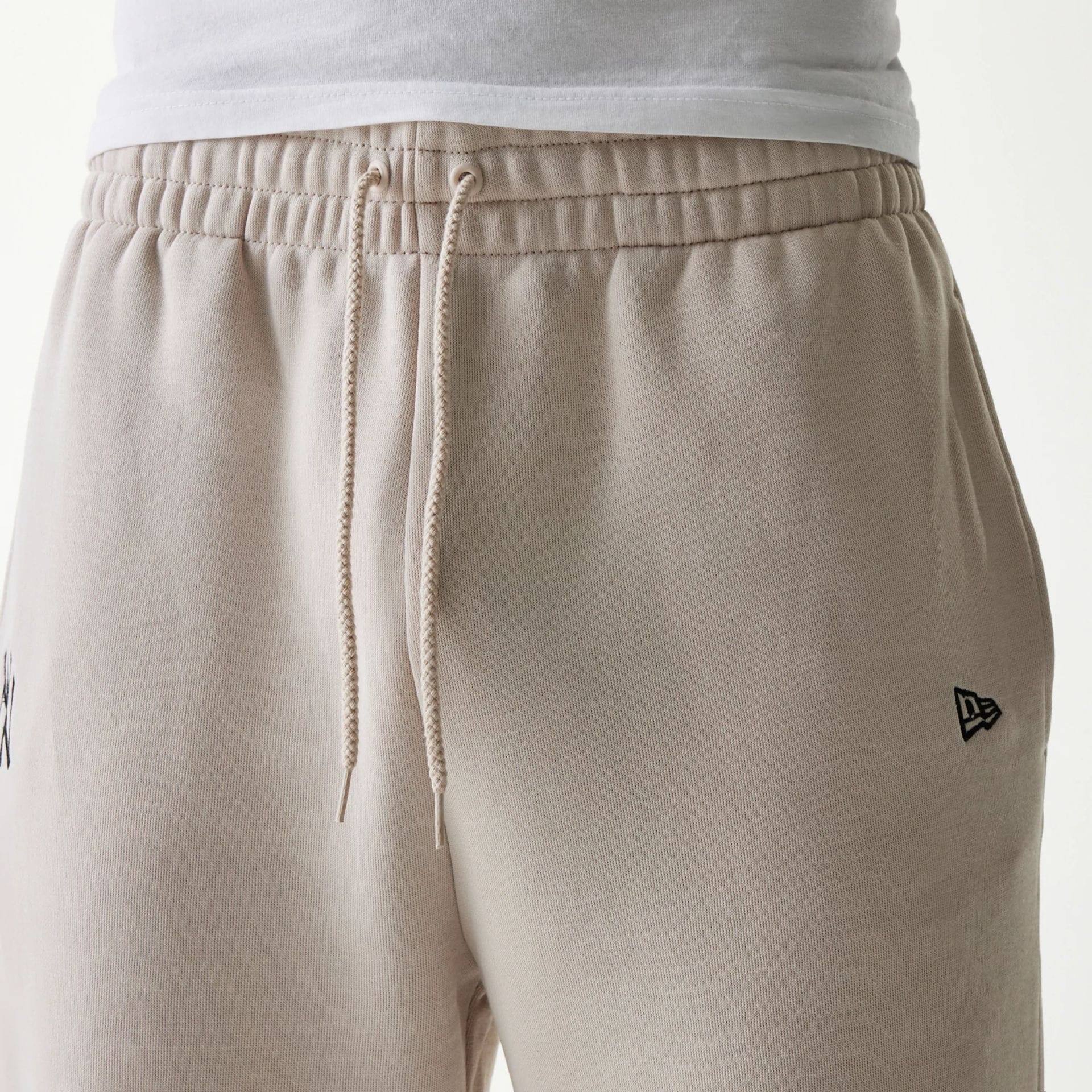 New York Yankees MLB League Essential Cream Joggers - Image 3