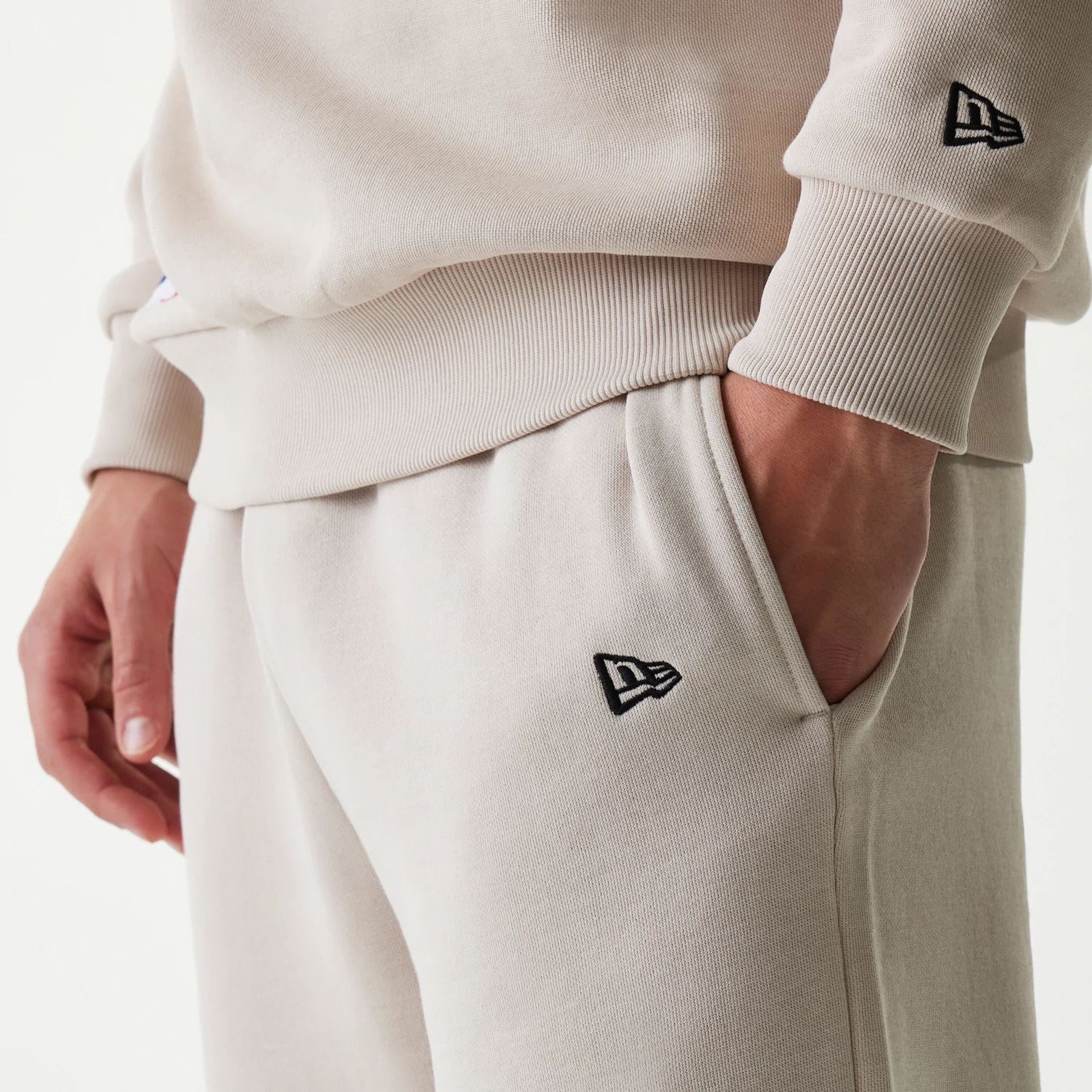 New York Yankees MLB League Essential Cream Joggers - Image 5
