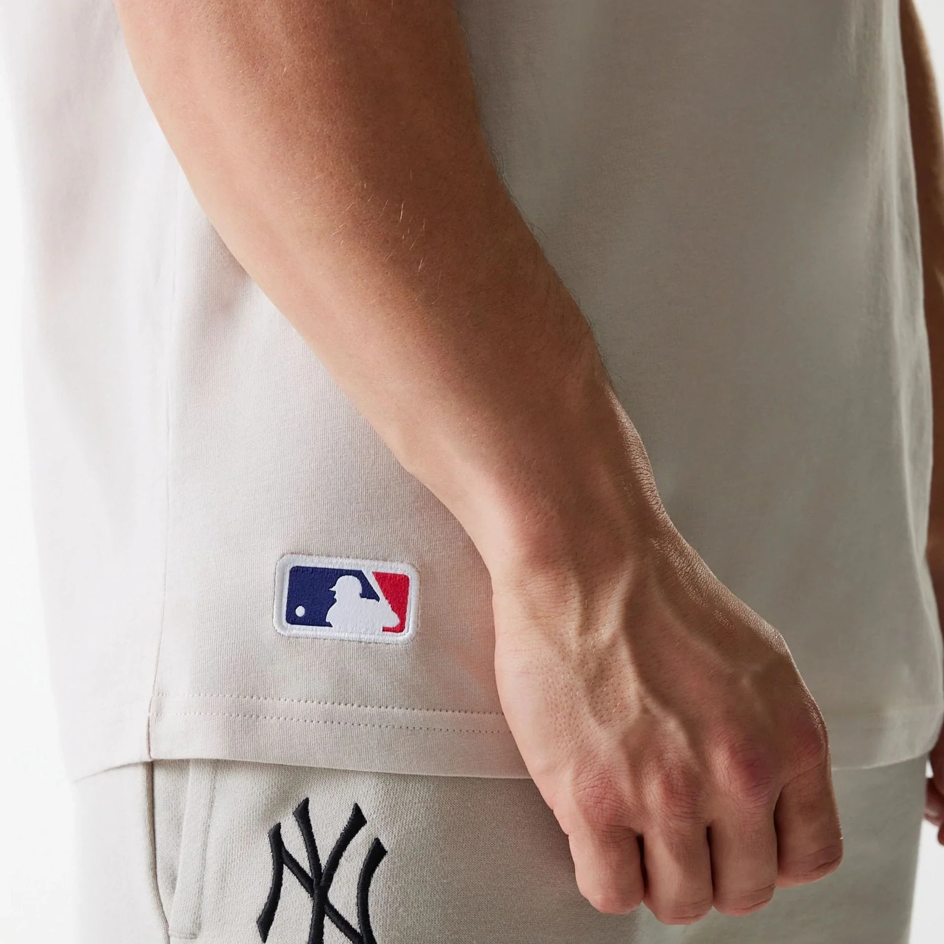 New York Yankees MLB League Essential Cream Oversized T-Shirt - Image 6