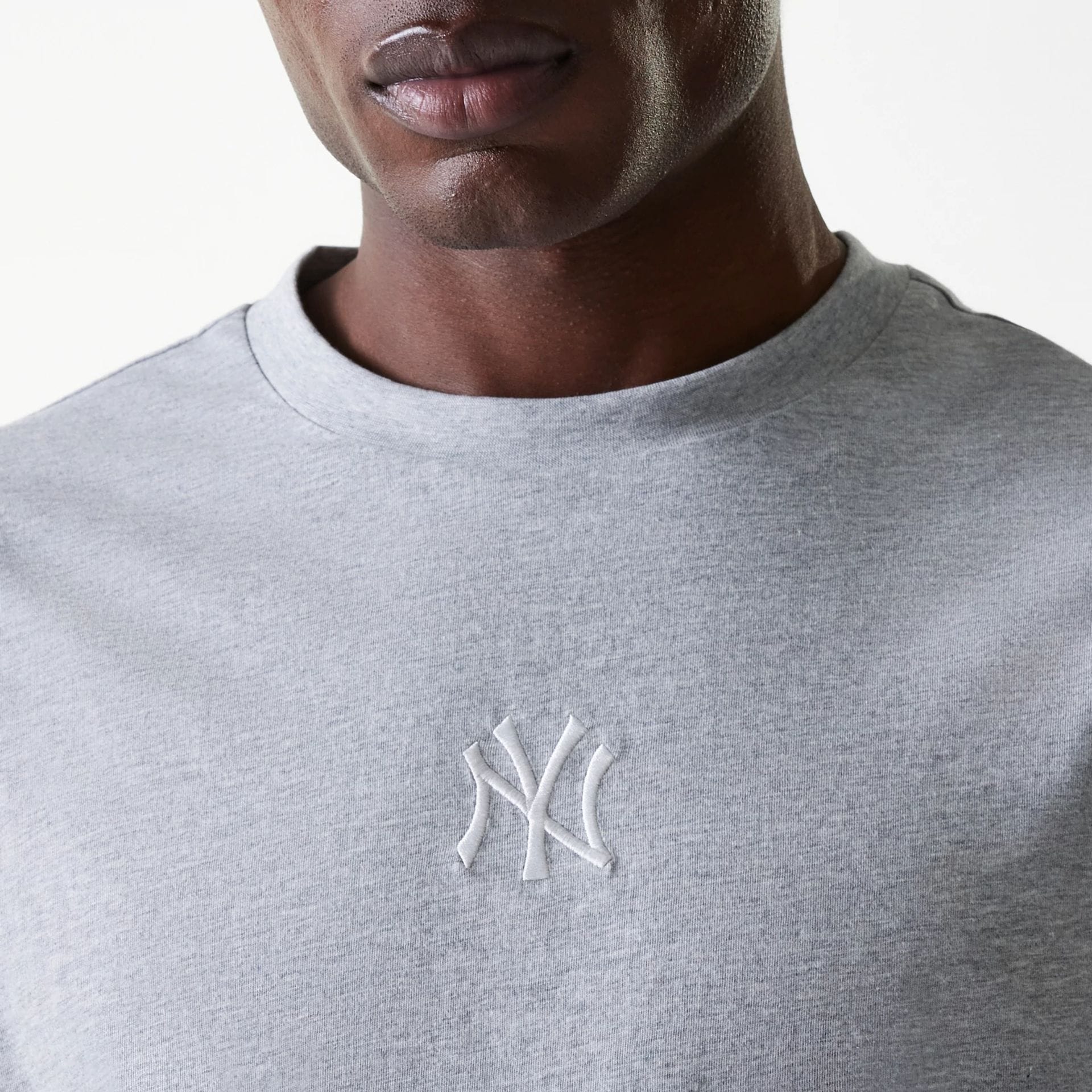 New York Yankees MLB League Essential Grey Oversized T-Shirt - Image 4