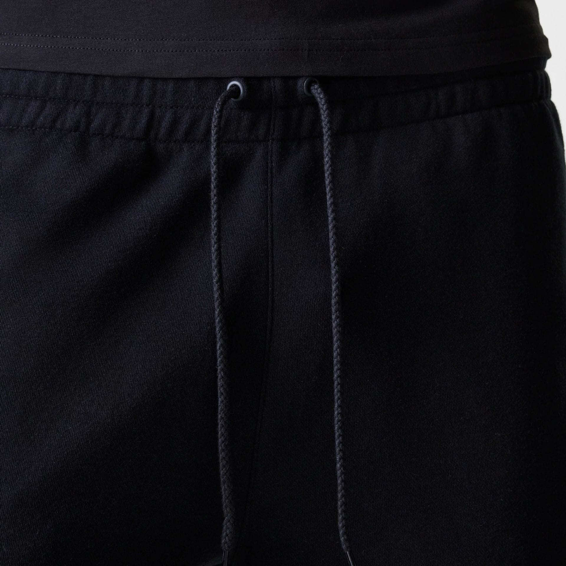 New York Yankees MLB League Essential Midi Black Shorts - Image 6