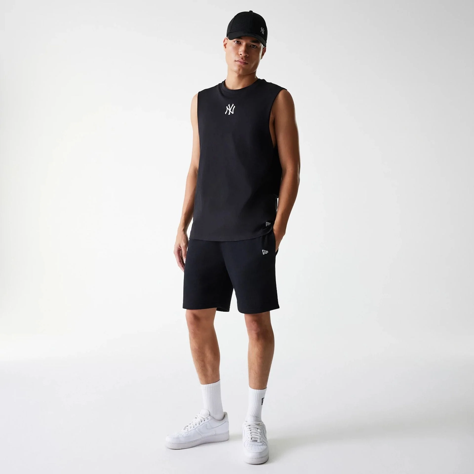 New York Yankees MLB League Essential Midi Black Shorts - Image 8
