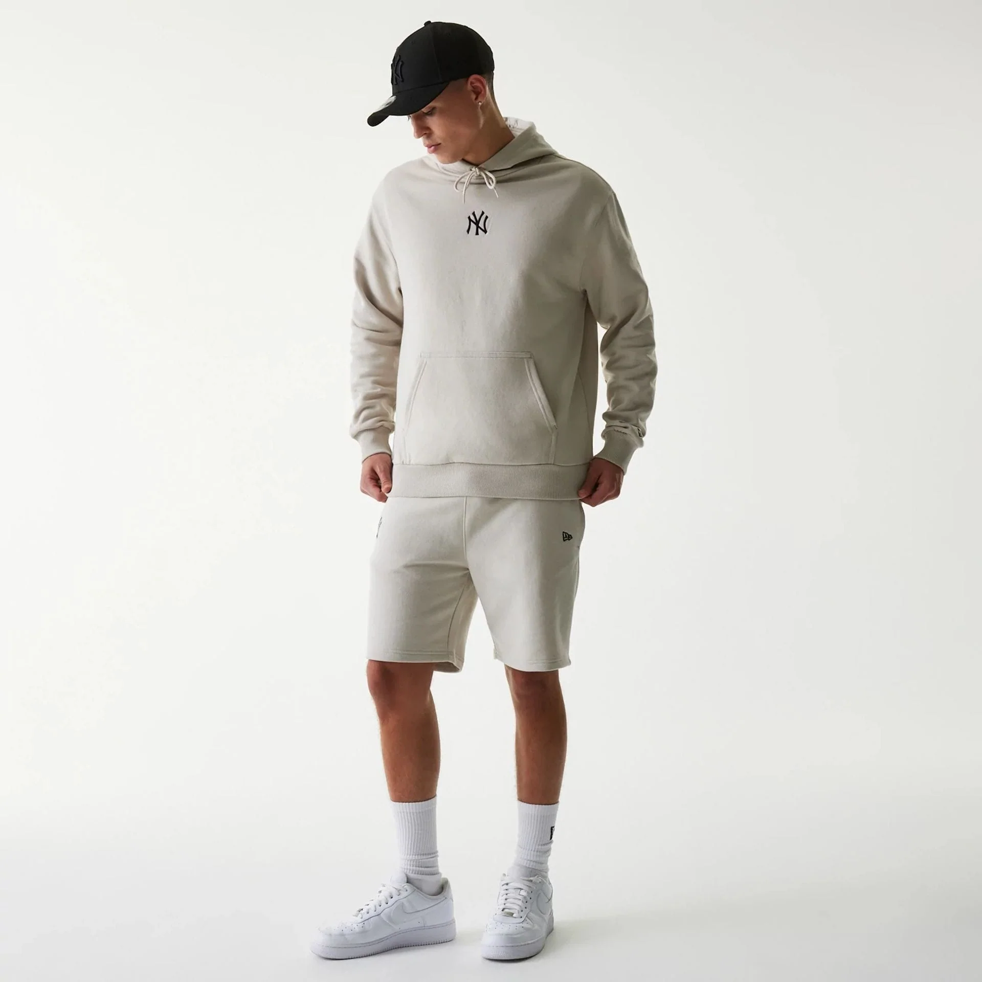 New York Yankees MLB League Essential Midi Cream Shorts - Image 8