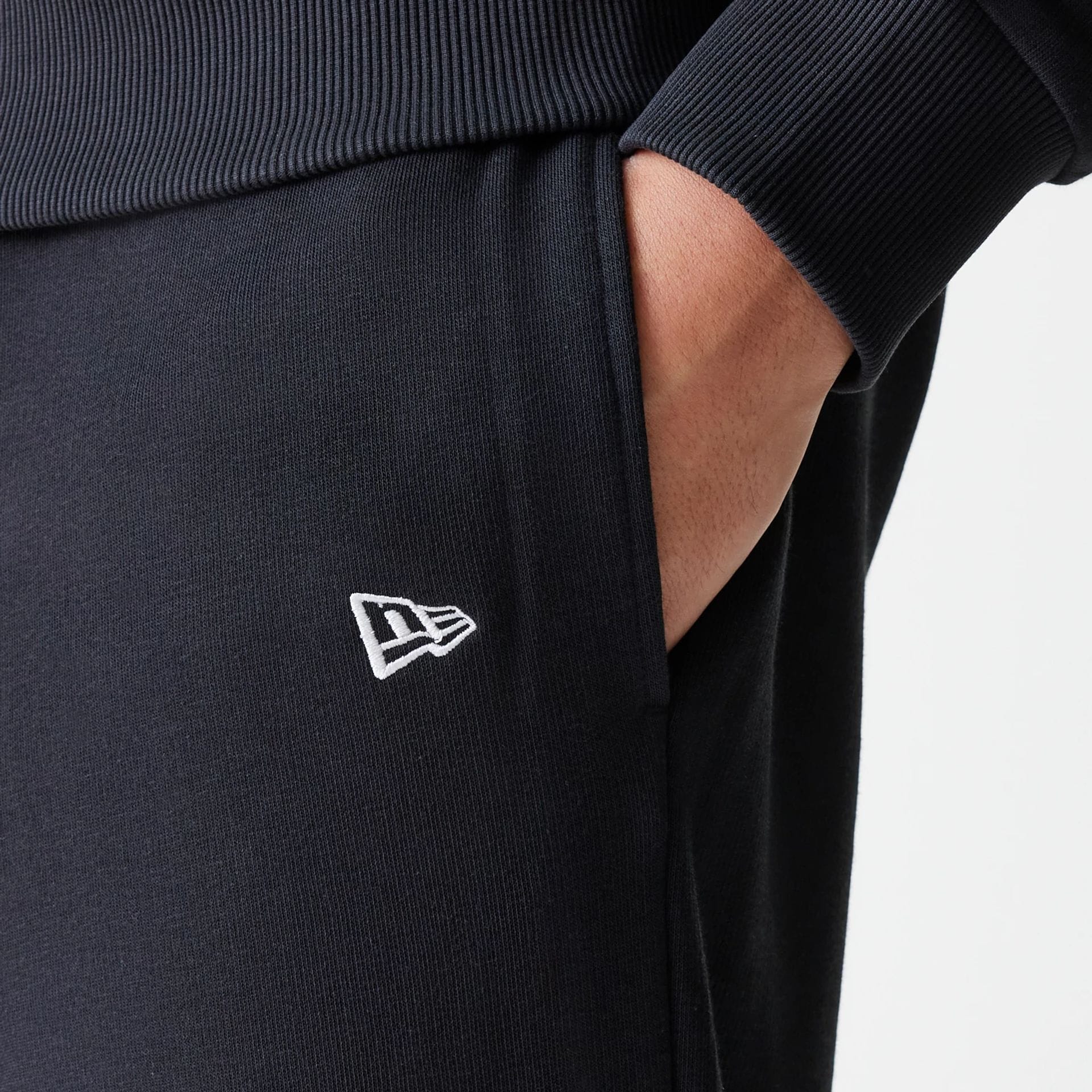 New York Yankees MLB League Essential Midi French Terry Black Joggers - Image 5