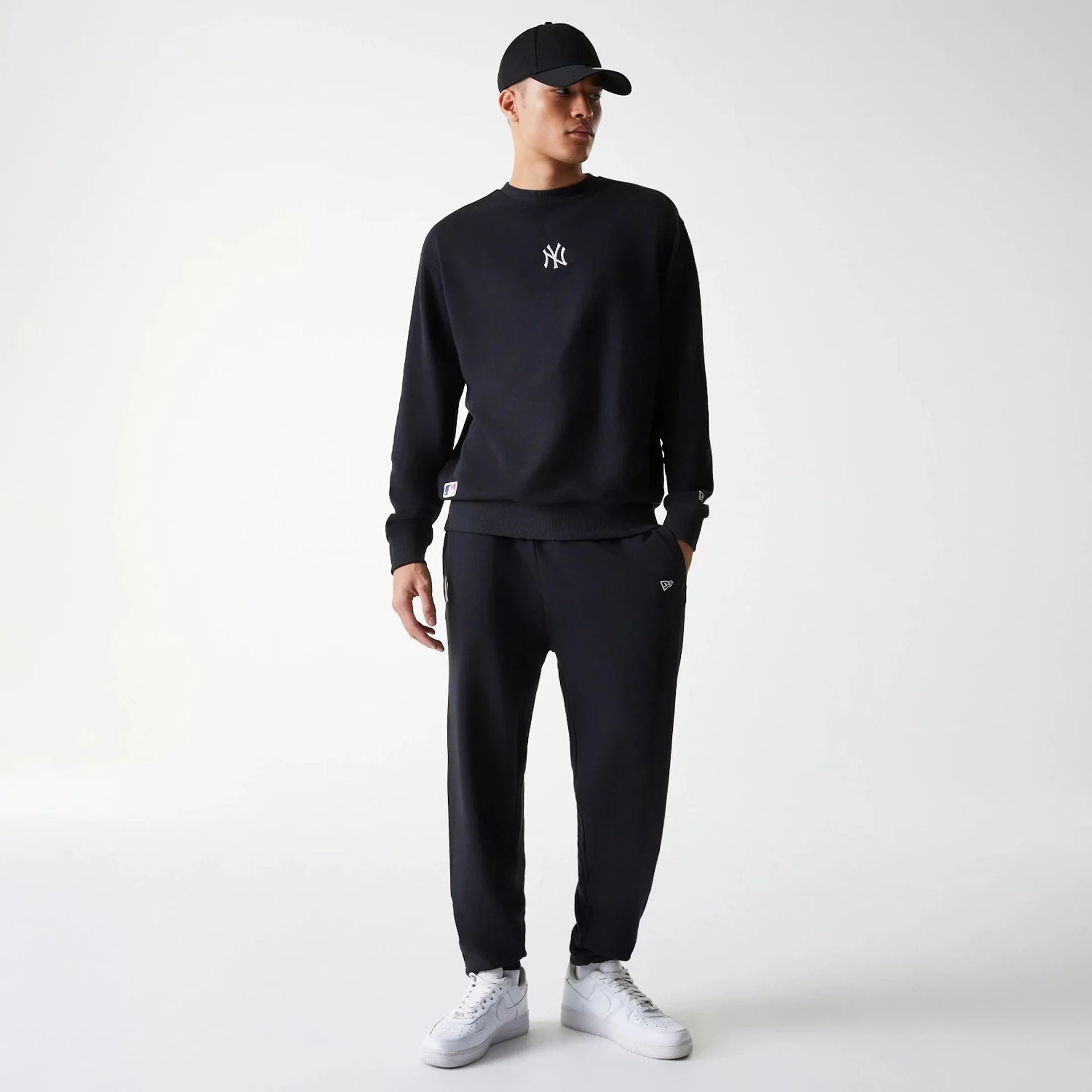 New York Yankees MLB League Essential Midi French Terry Black Joggers - Image 8