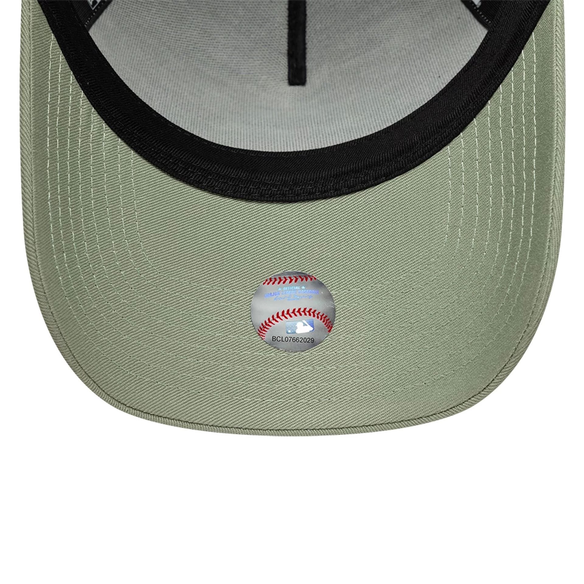 New York Yankees MLB League Essential Pastel Green 9FORTY E-Frame Adjustable Cap - Image 5