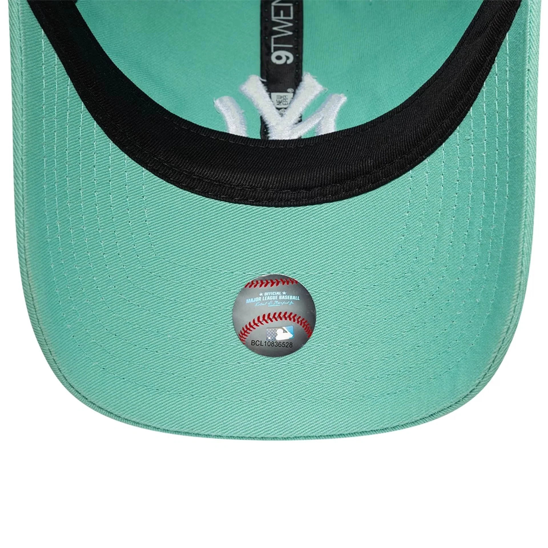New York Yankees MLB League Essential Pastel Green 9TWENTY Adjustable Cap - Image 5