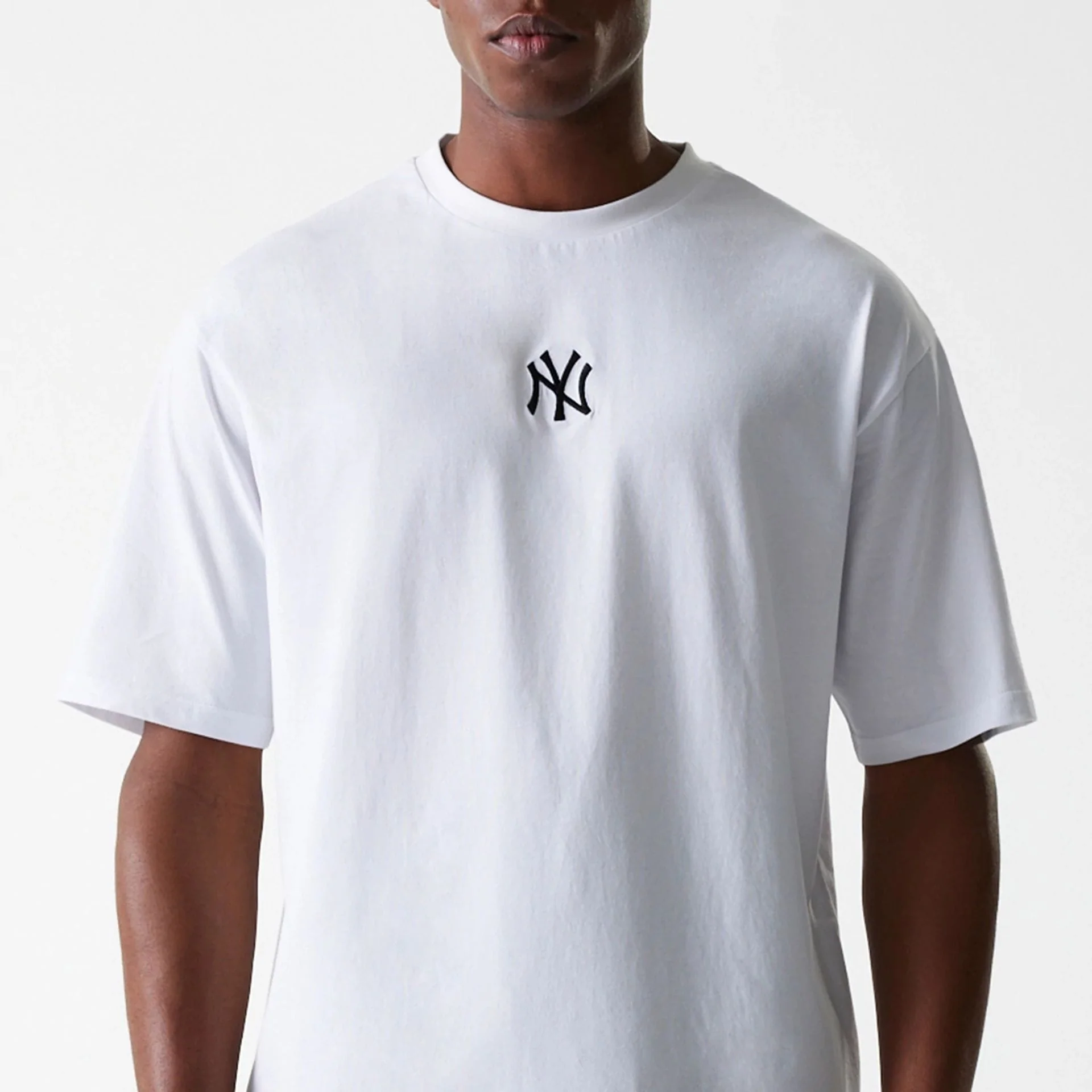 New York Yankees MLB League Essential White Oversized T-Shirt - Image 3