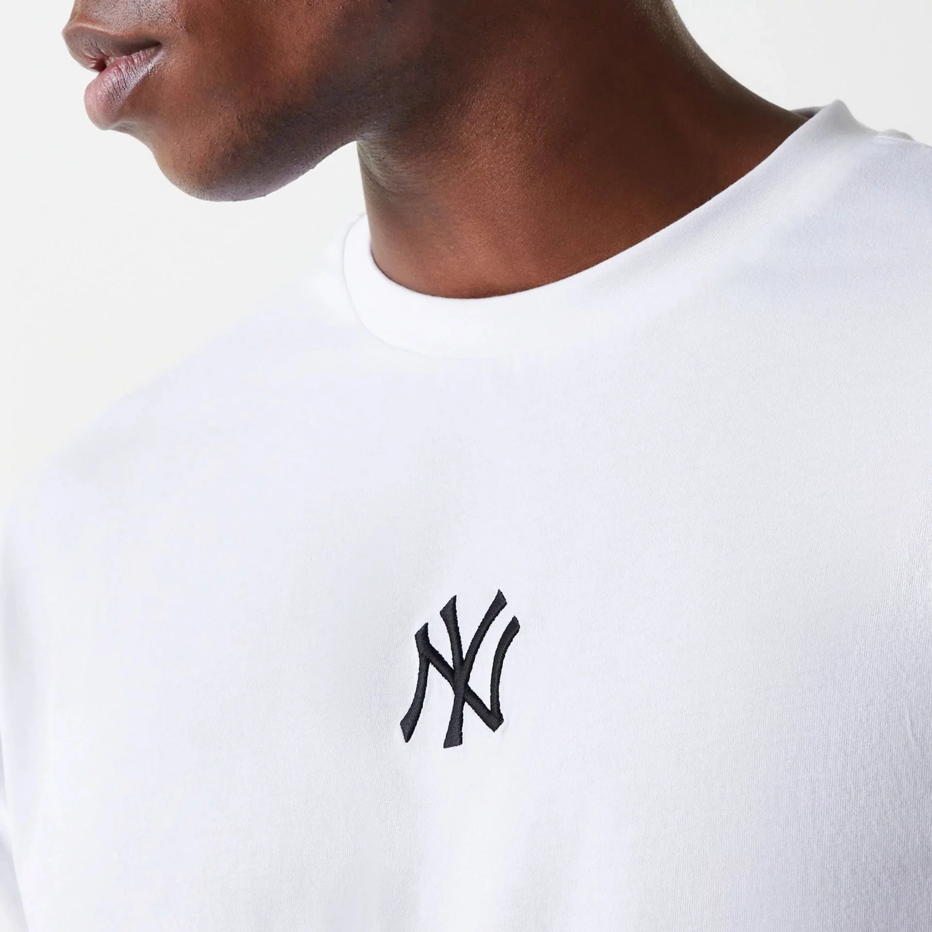 New York Yankees MLB League Essential White Oversized T-Shirt - Image 4