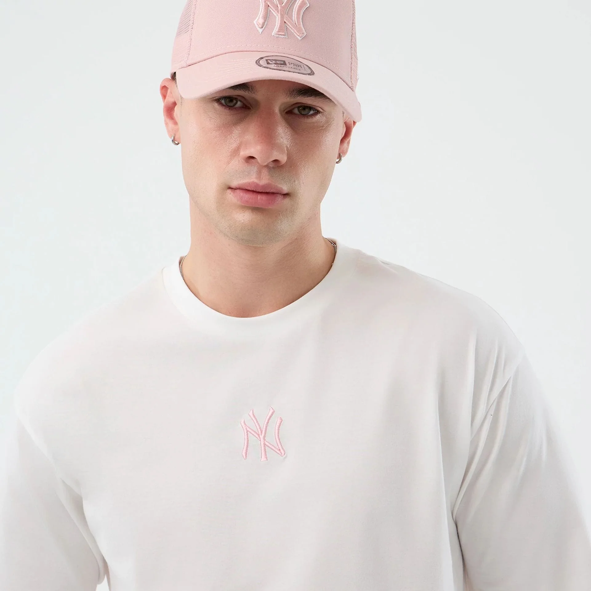 New York Yankees MLB League Essential White Oversized T-Shirt - Image 5