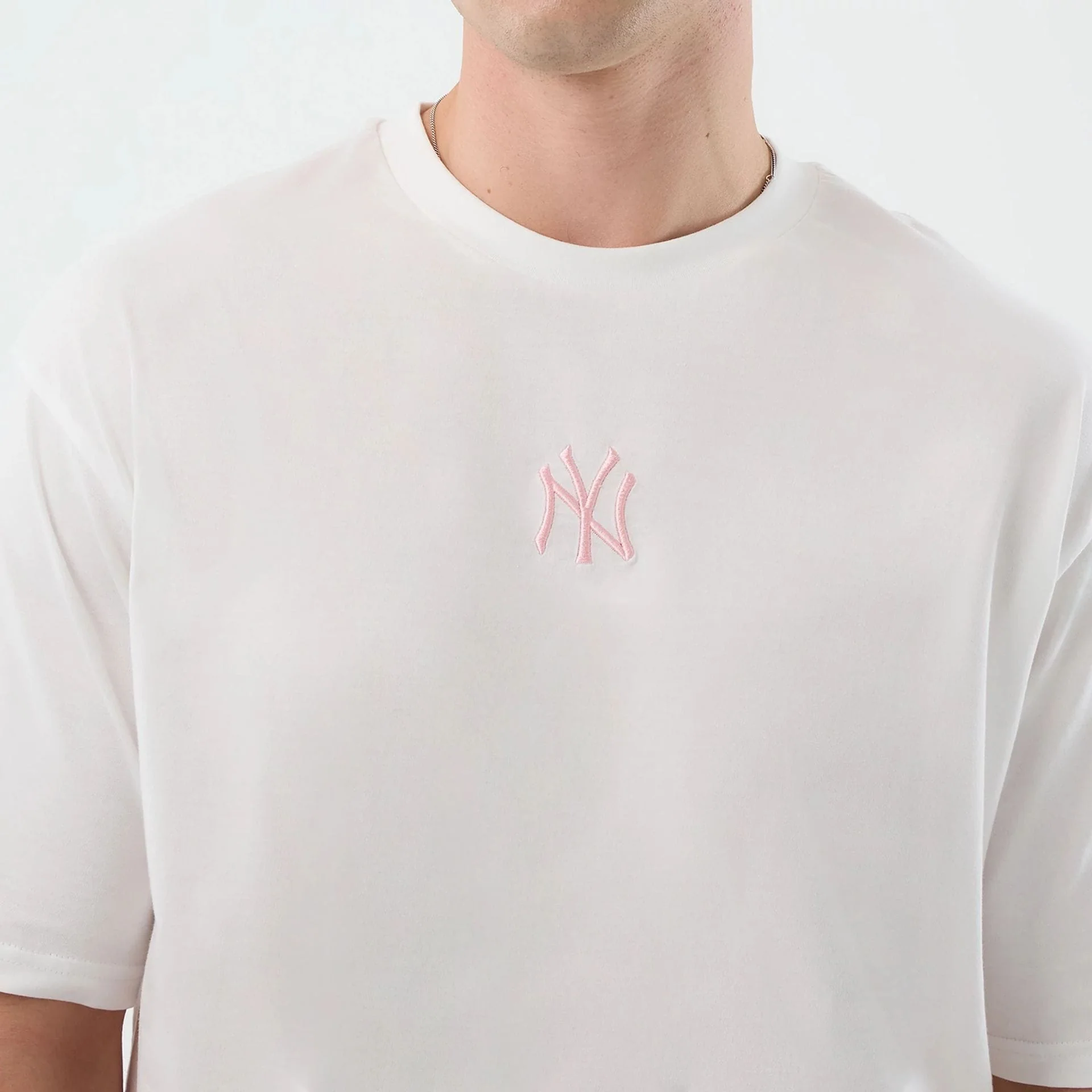 New York Yankees MLB League Essential White Oversized T-Shirt - Image 6
