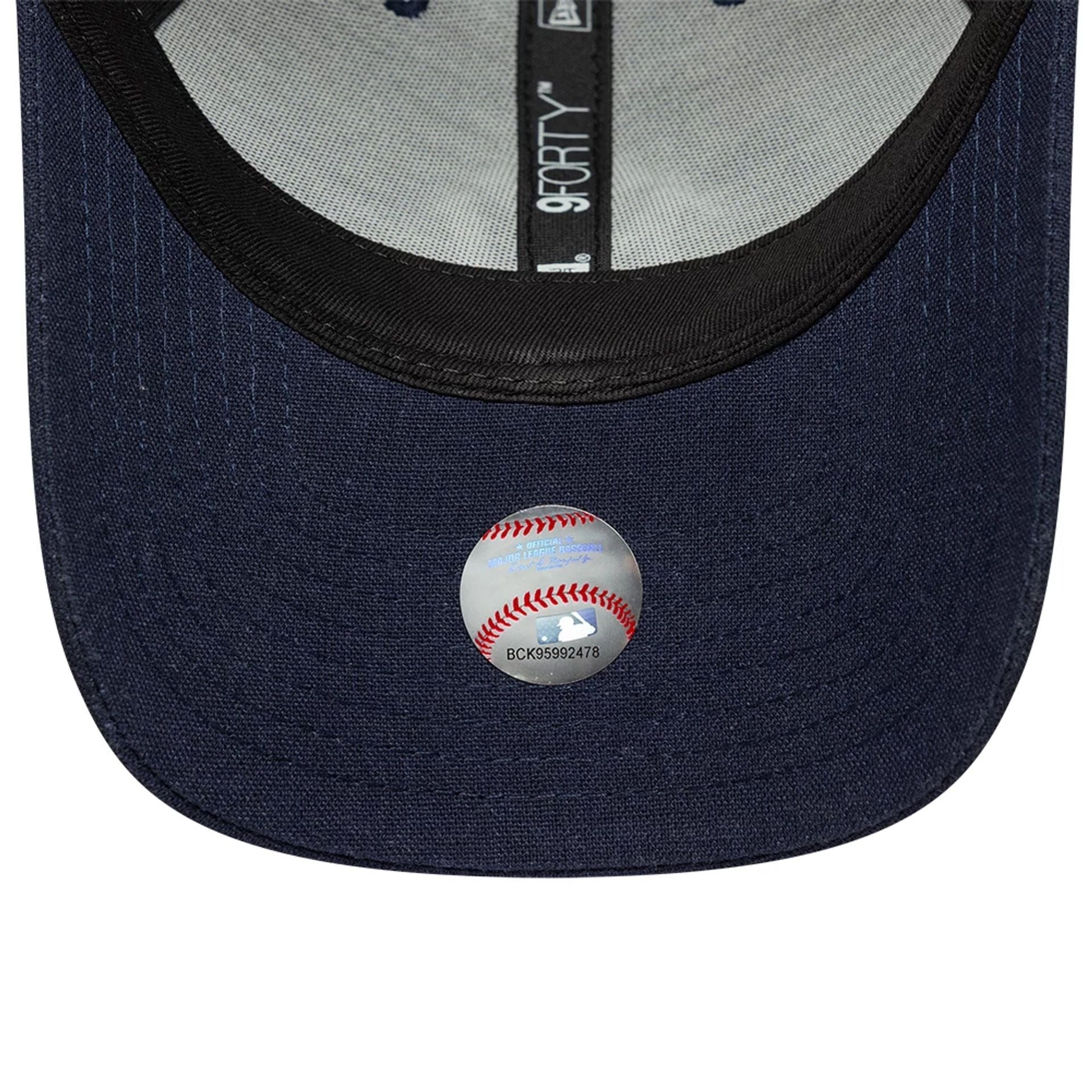New York Yankees MLB Linen Navy 9FORTY M-Crown Adjustable Cap - Image 5