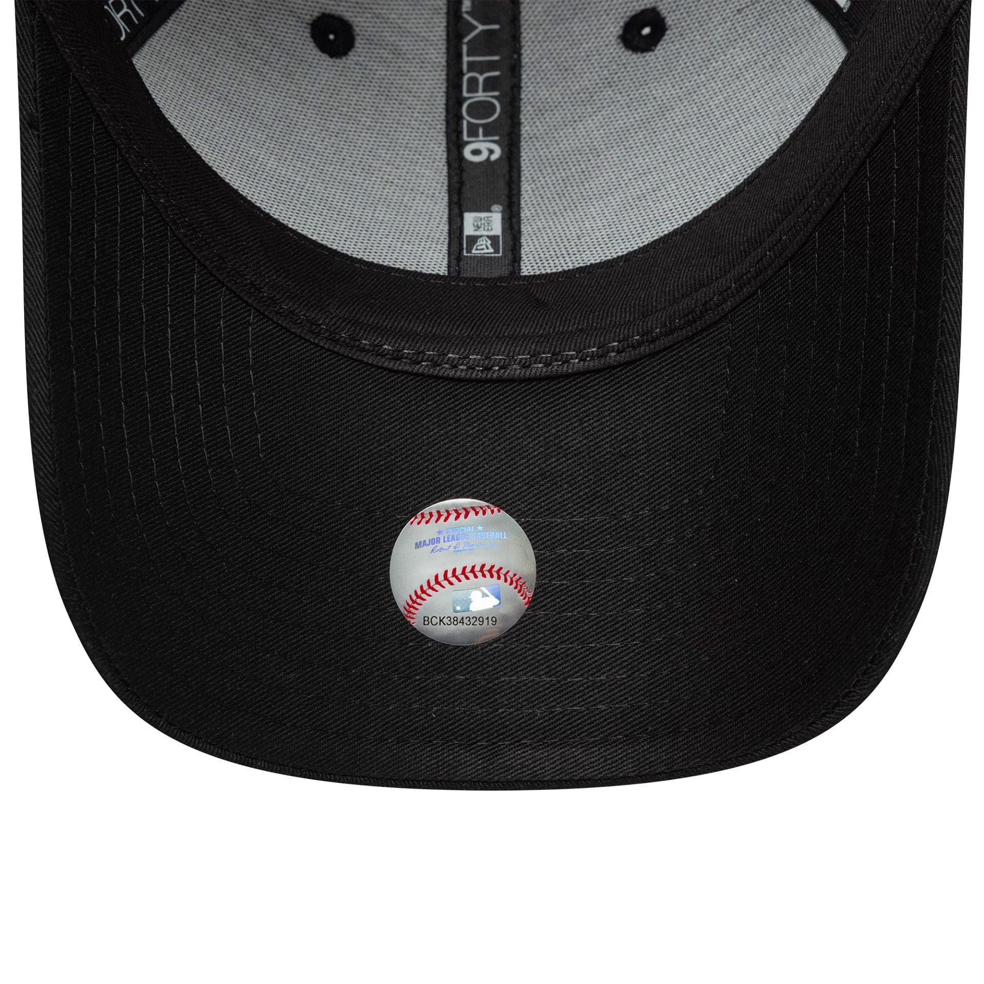 New York Yankees MLB Metallic Black 9FORTY Cap - Image 5