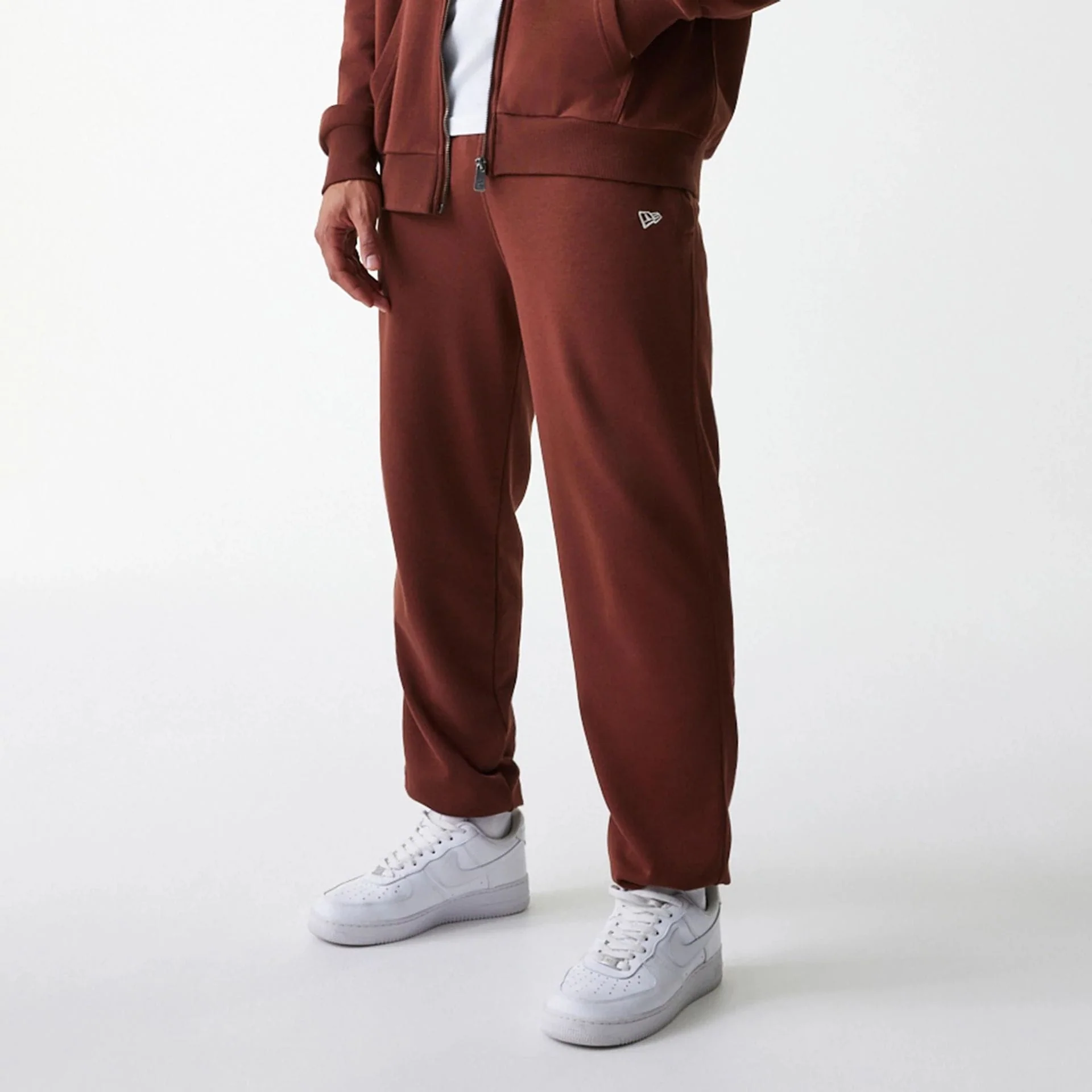 New York Yankees MLB Midi League Essential Brown Joggers - Image 3