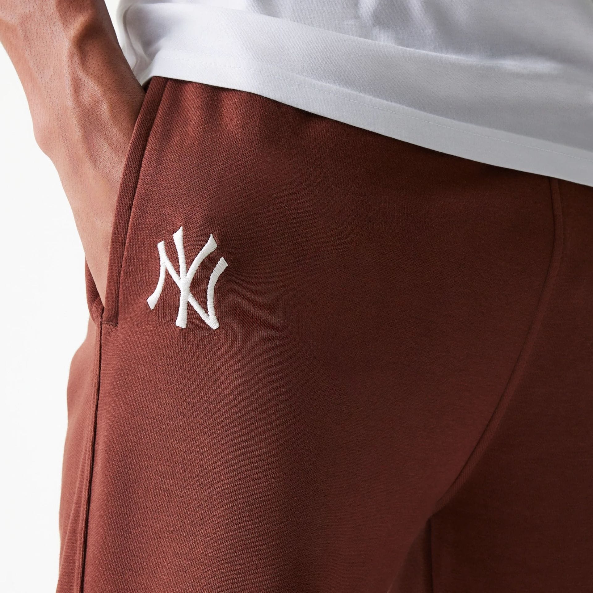 New York Yankees MLB Midi League Essential Brown Joggers - Image 4