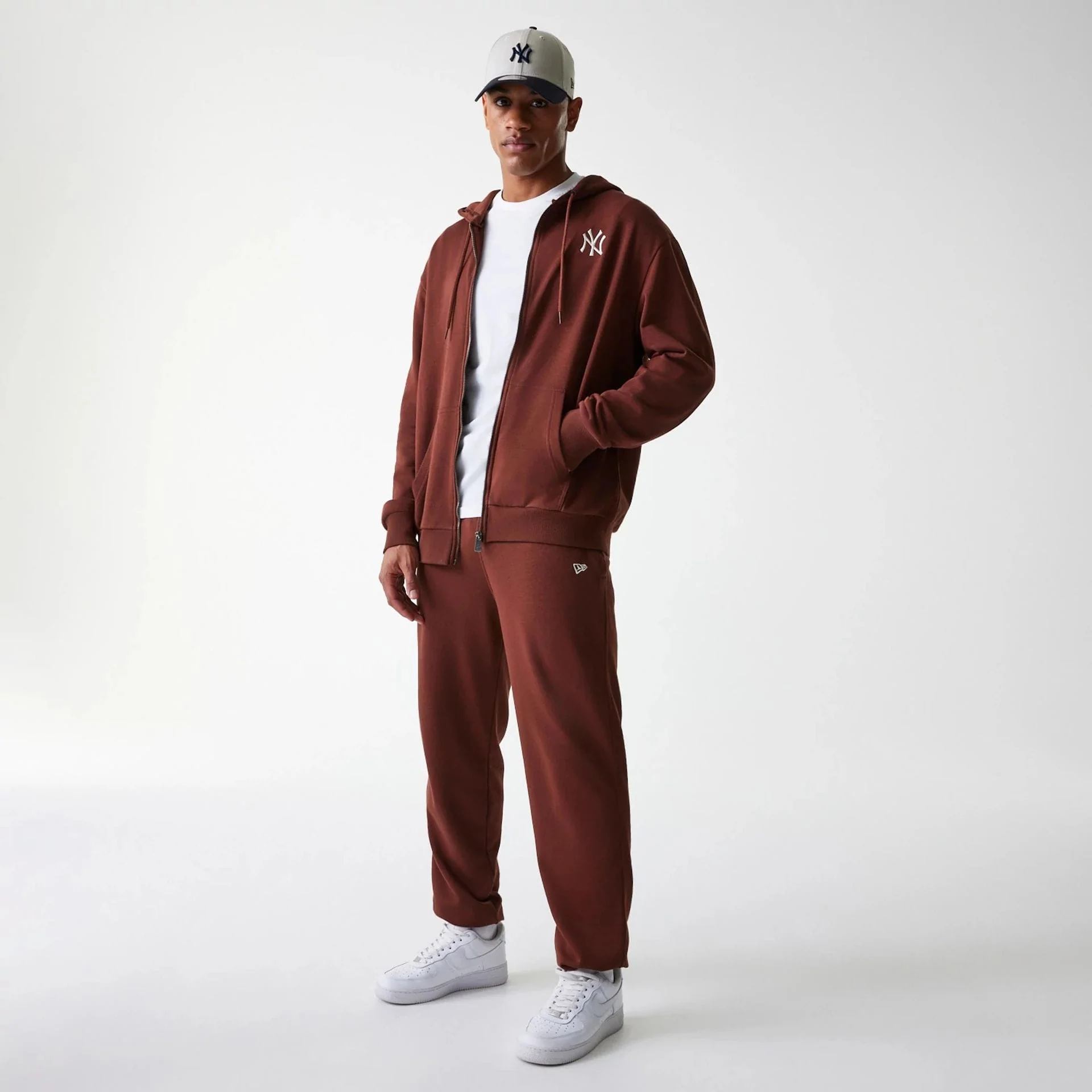 New York Yankees MLB Midi League Essential Brown Joggers - Image 8
