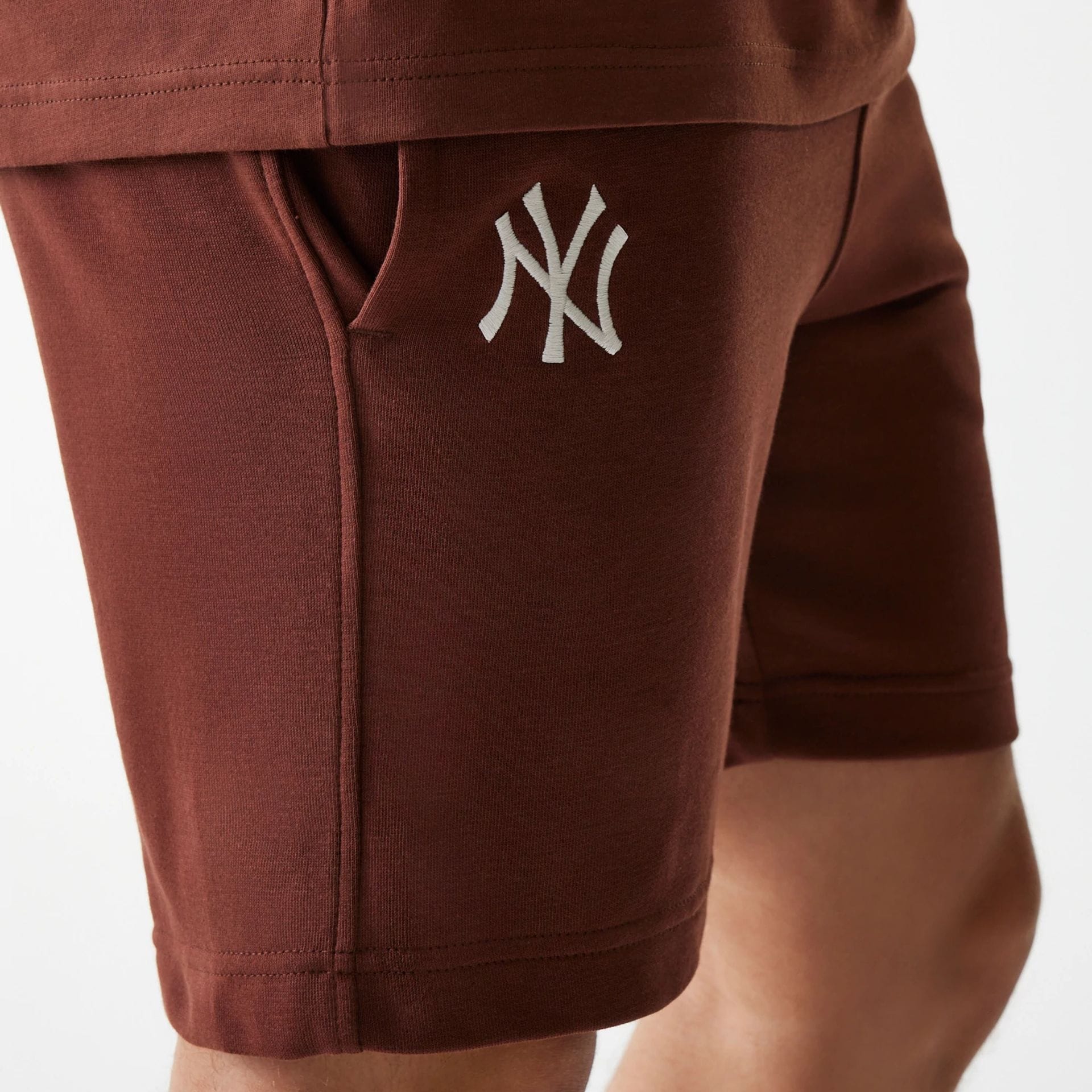 New York Yankees MLB Midi League Essential Brown Shorts - Image 3