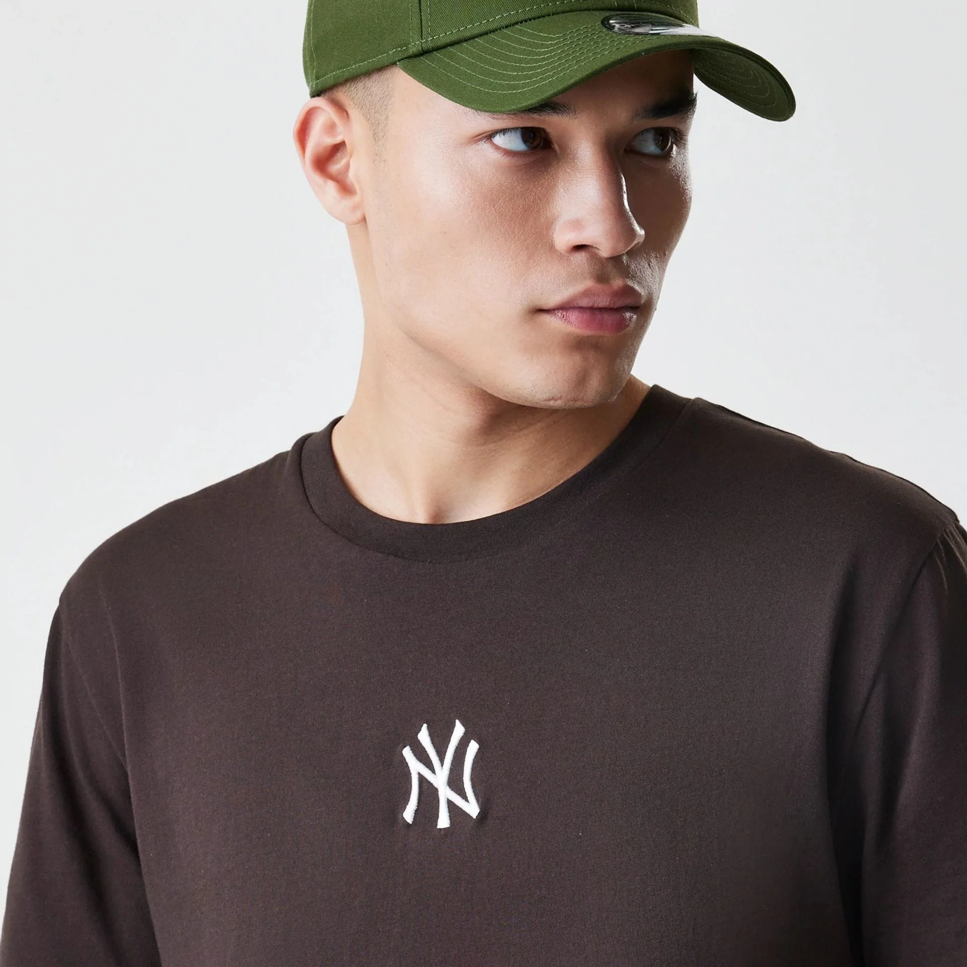 New York Yankees MLB Midi League Essential Dark Brown Oversized T-Shirt - Image 4