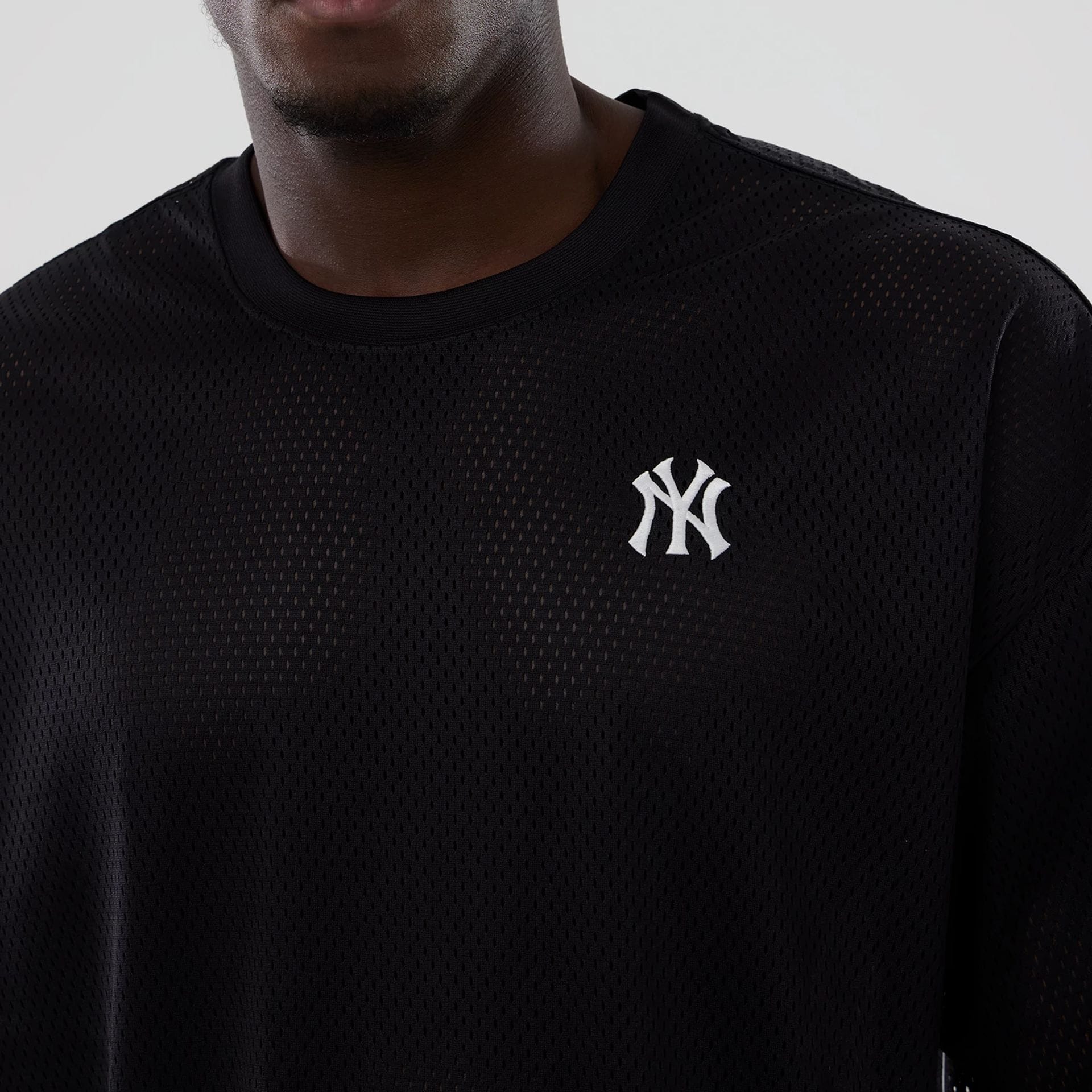 New York Yankees MLB Mix League Black Oversized Mesh T-Shirt - Image 5