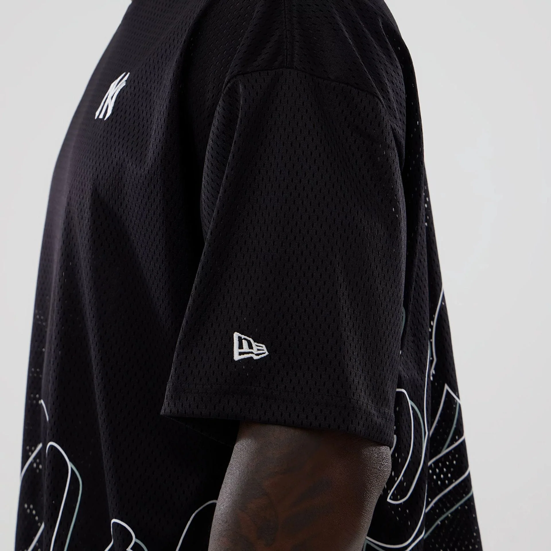 New York Yankees MLB Mix League Black Oversized Mesh T-Shirt - Image 6