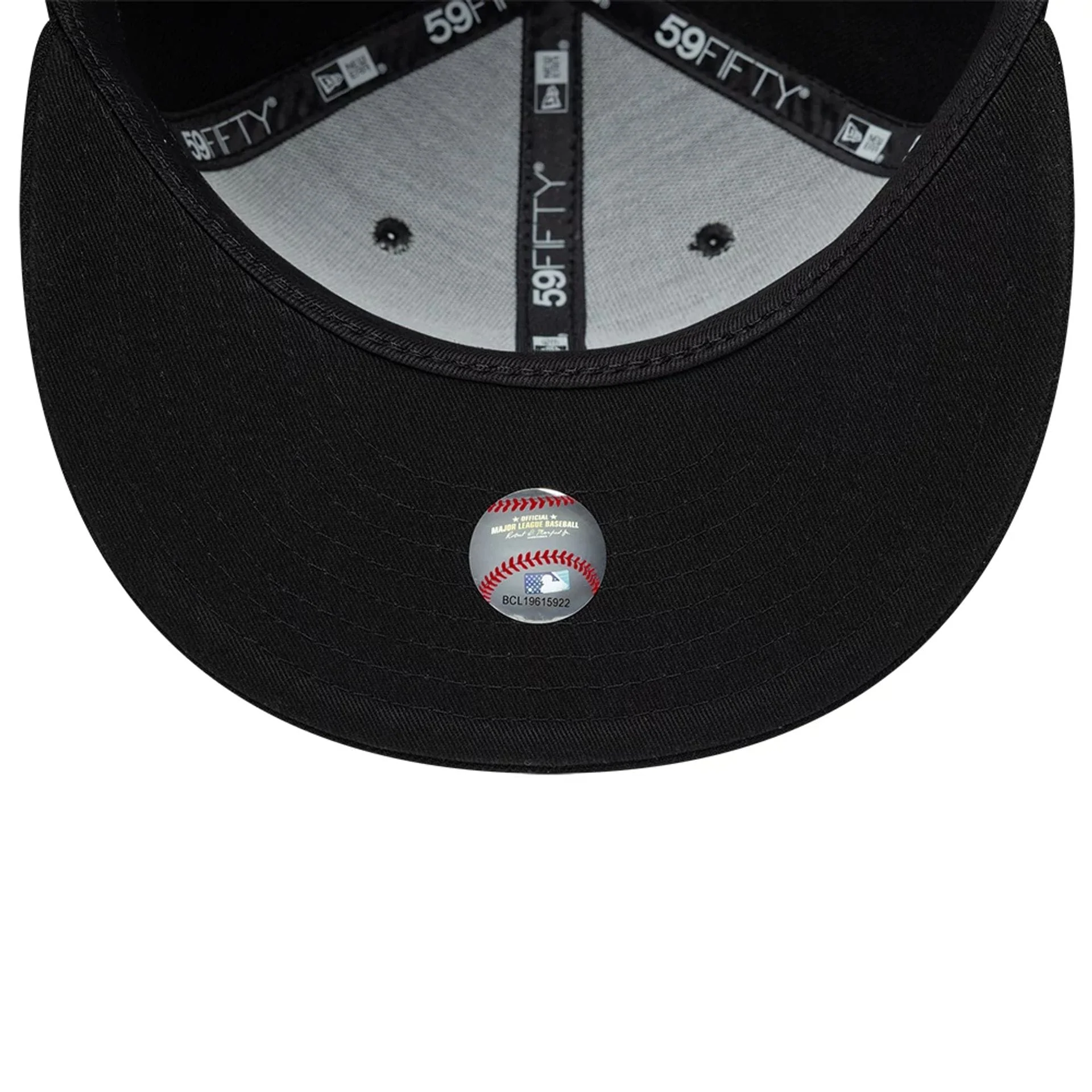 New York Yankees MLB Paisley Emblem Black 59FIFTY Fitted Cap - Image 5