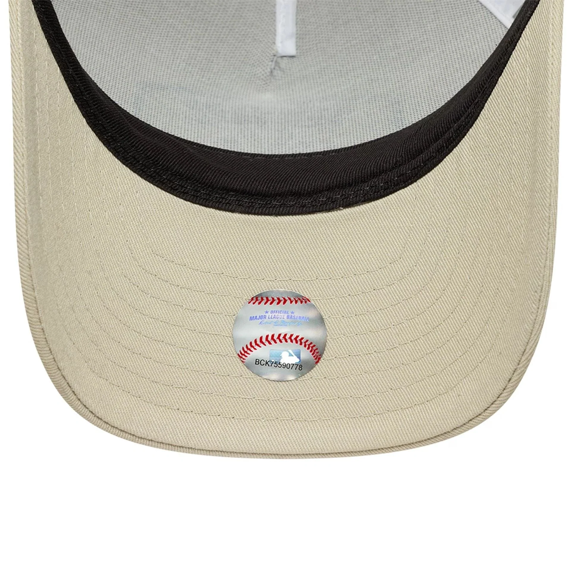New York Yankees MLB Patch Cream 9FORTY M-Crown A-Frame Trucker Adjustable Cap - Image 5