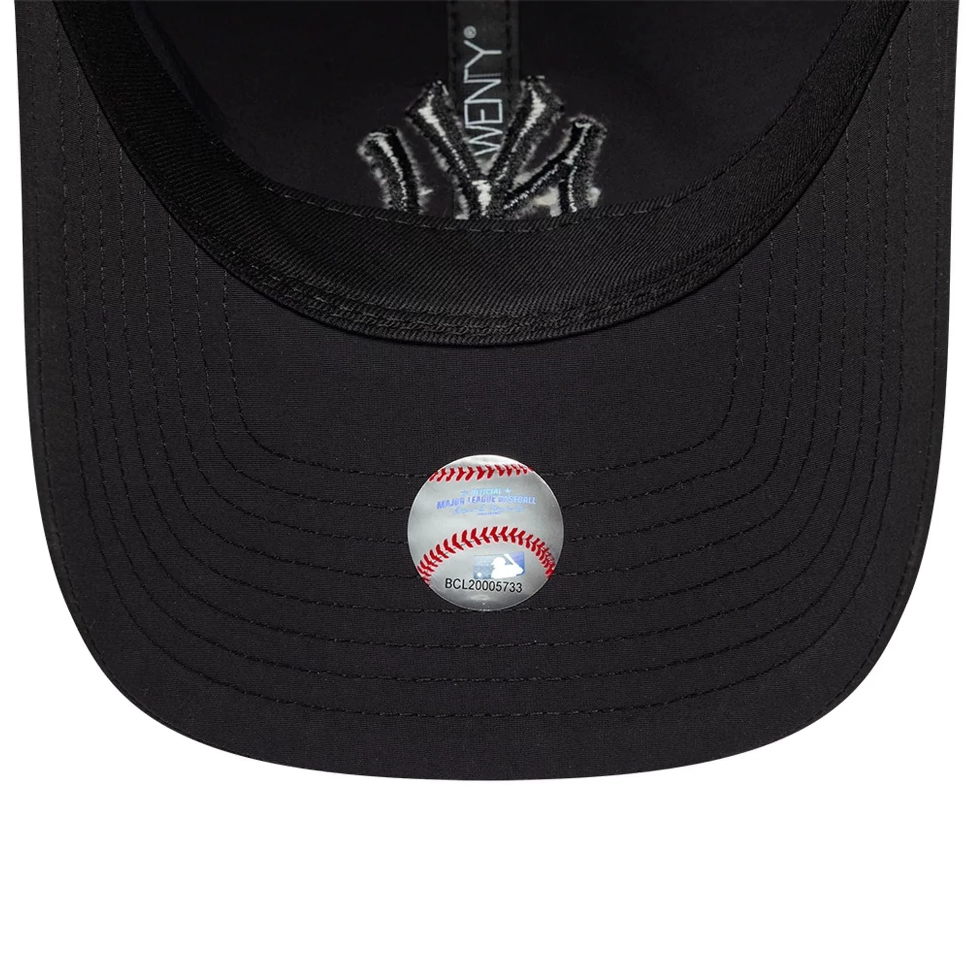 New York Yankees MLB Recycled Black On Black 9TWENTY Adjustable Cap - Image 7