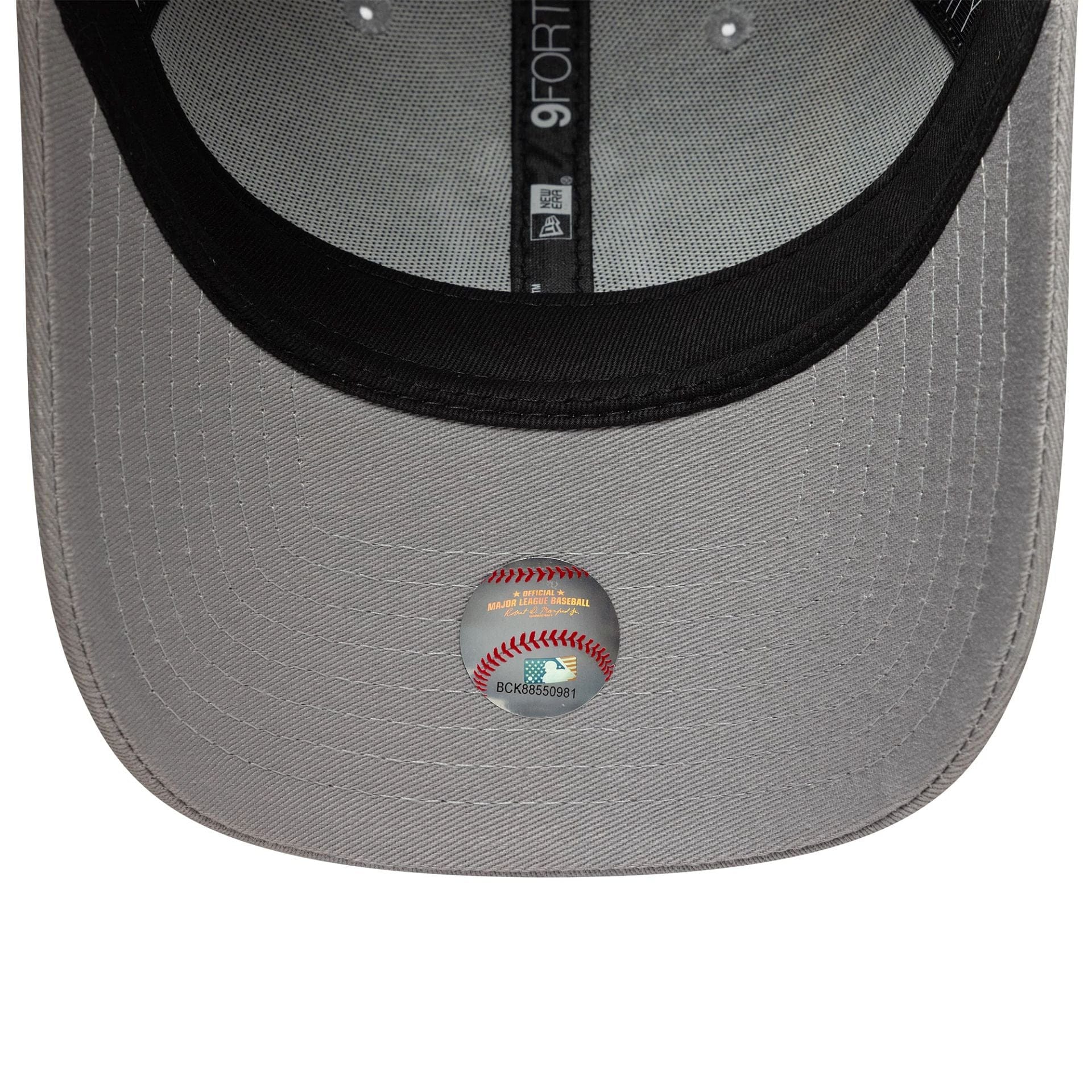 New York Yankees MLB Side Patch Grey 9FORTY Cap - Image 6