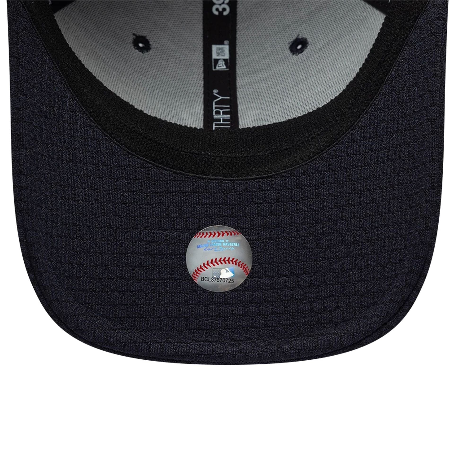 New York Yankees MLB Tech Navy 39THIRTY Stretch Fit Cap - Image 7