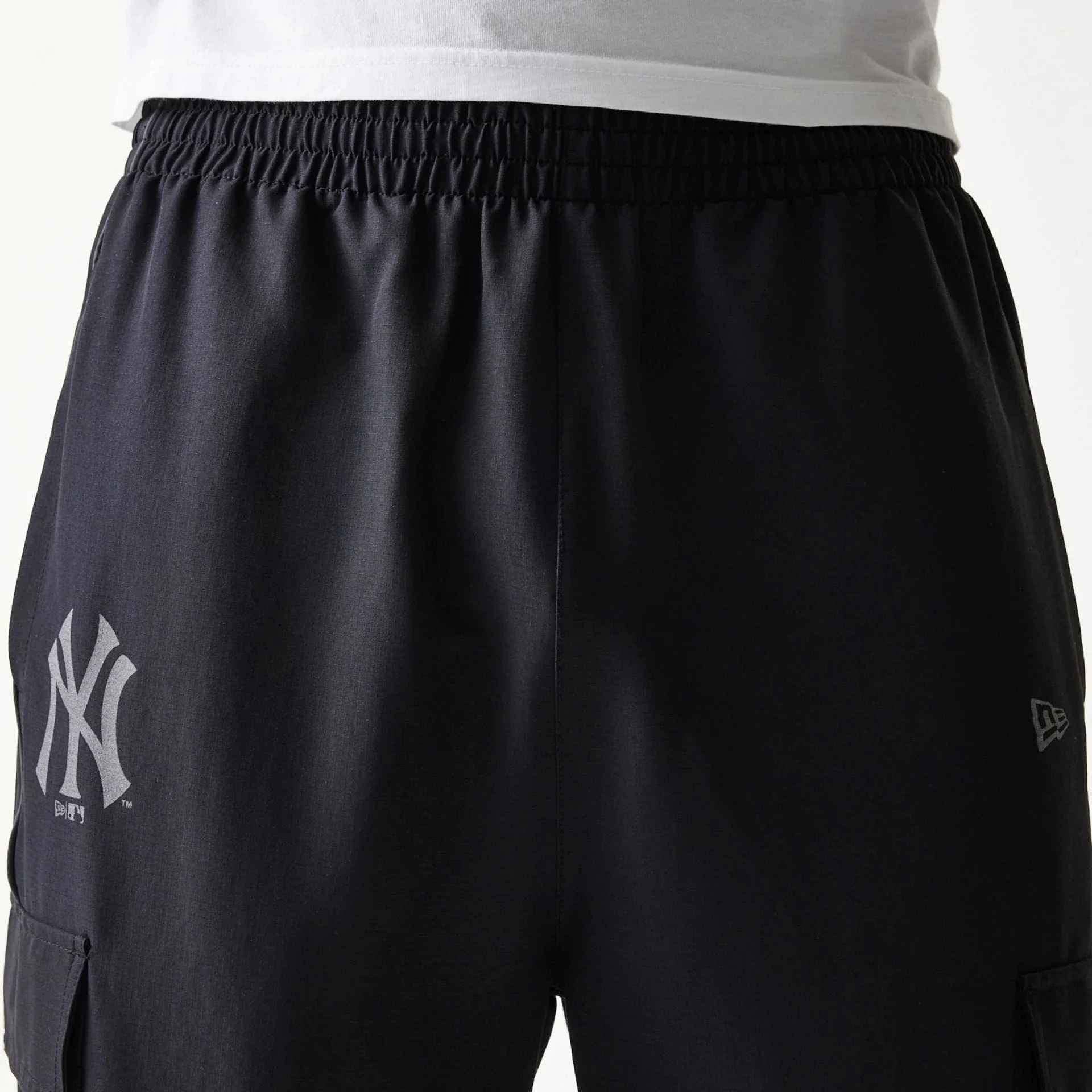 New York Yankees MLB Utility Black Straight Leg Cargo Joggers - Image 6
