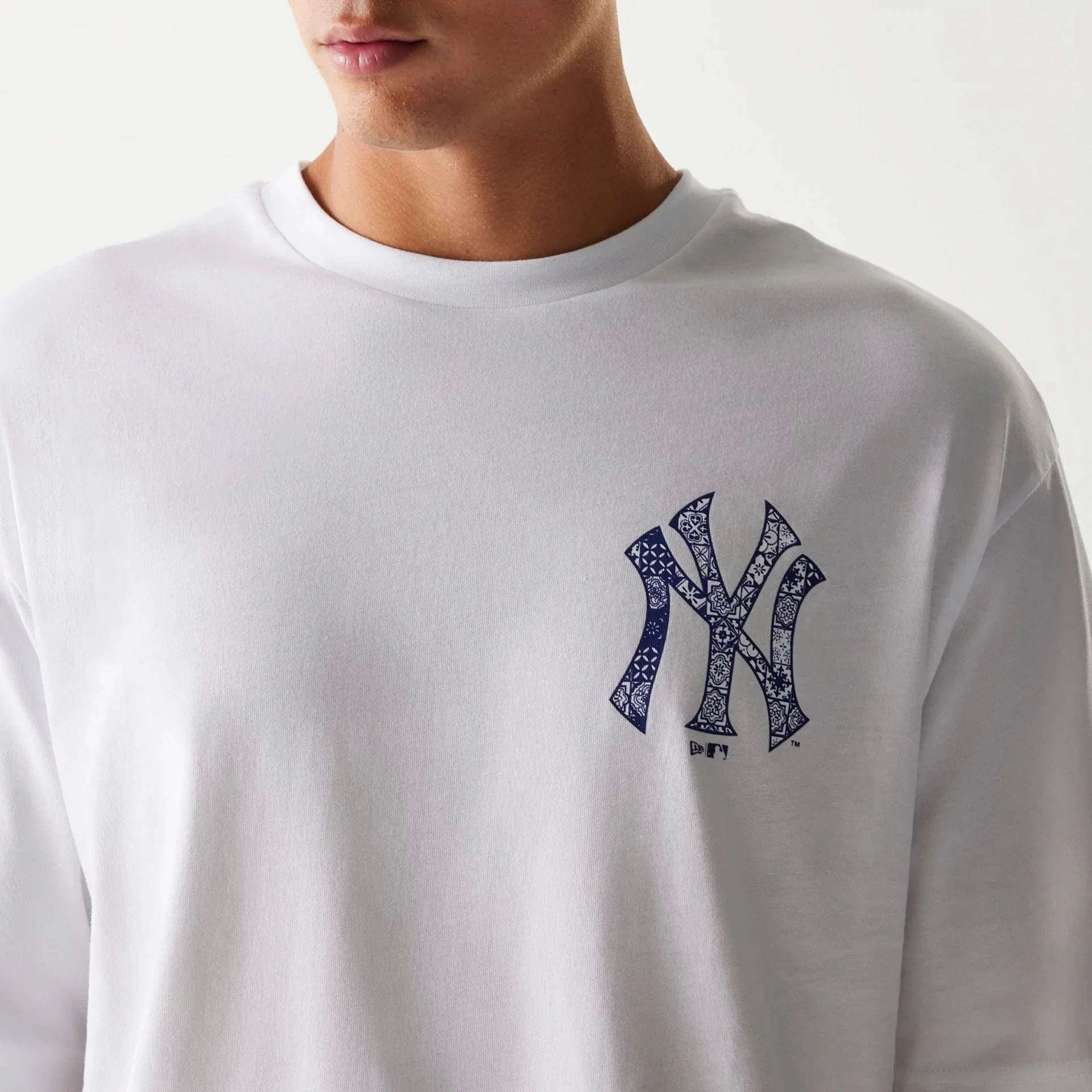 New York Yankees MLB White Oversized T-Shirt - Image 3