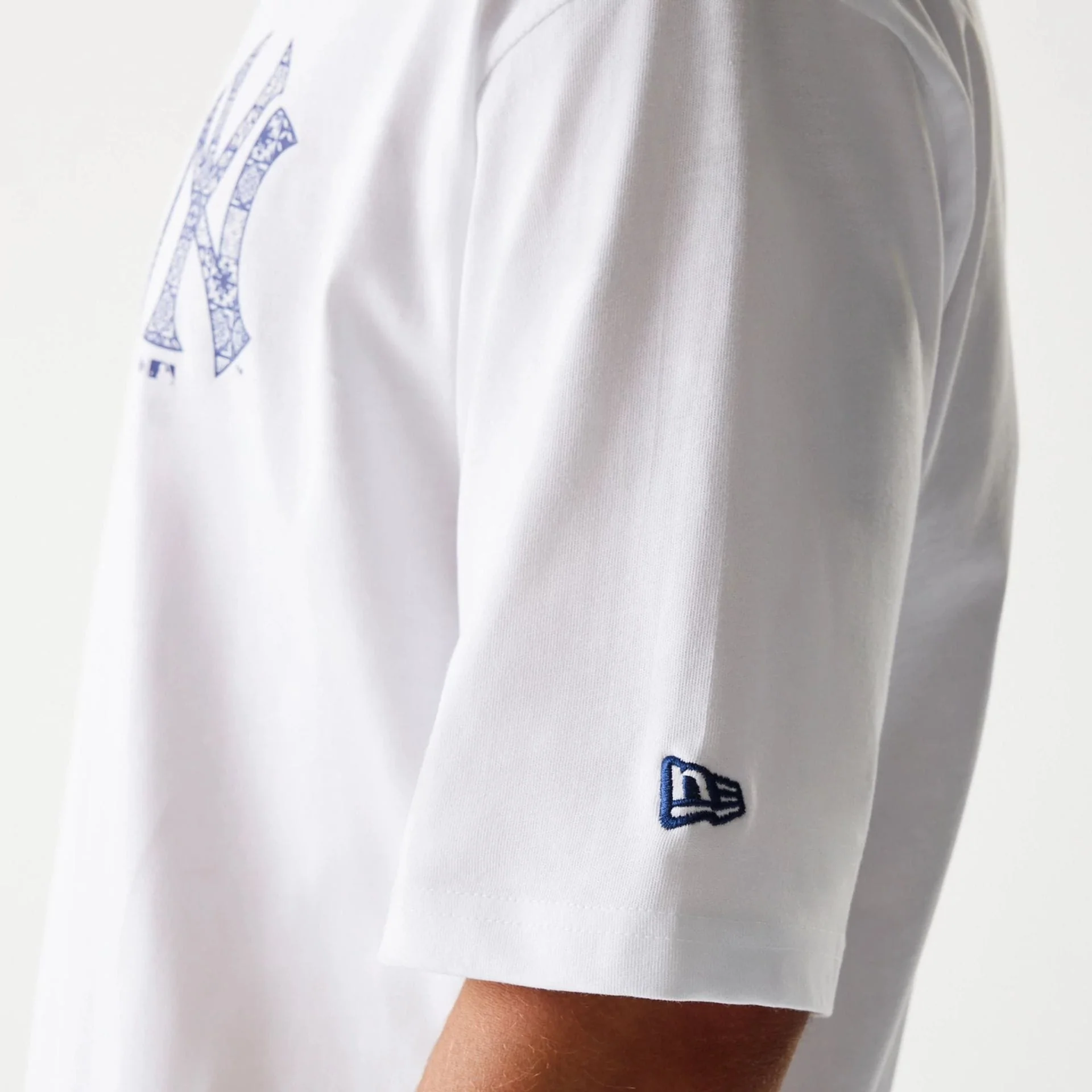 New York Yankees MLB White Oversized T-Shirt - Image 5