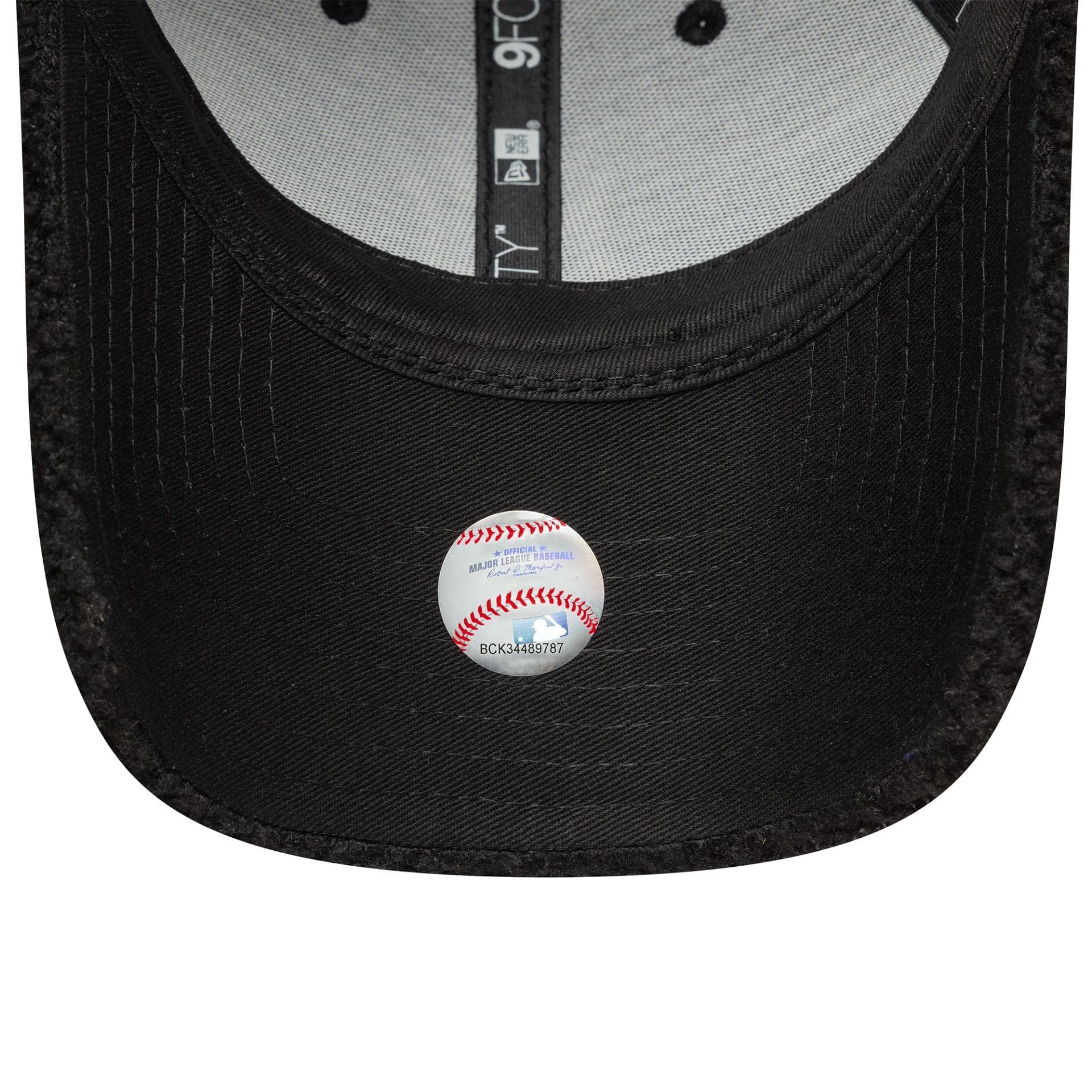 New York Yankees MLB Winter Borg Black 9FORTY Adjustable Cap - Image 5