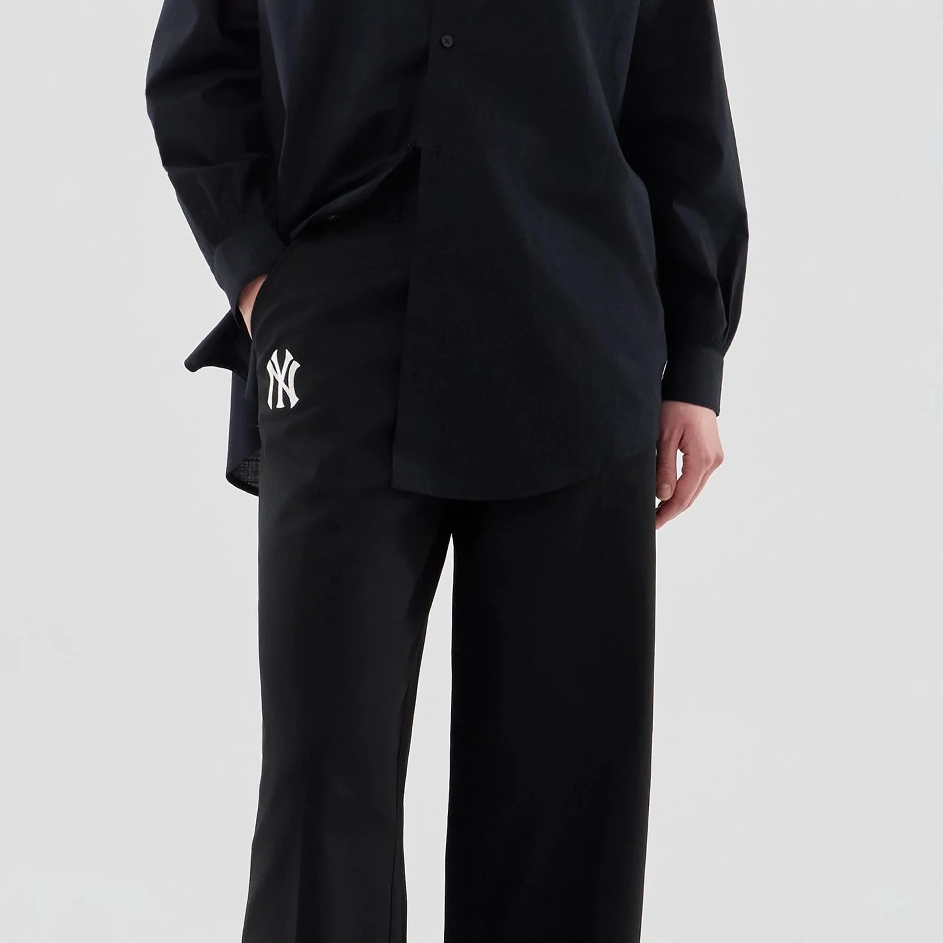 New York Yankees Womens MLB Black Chino Trousers - Image 3