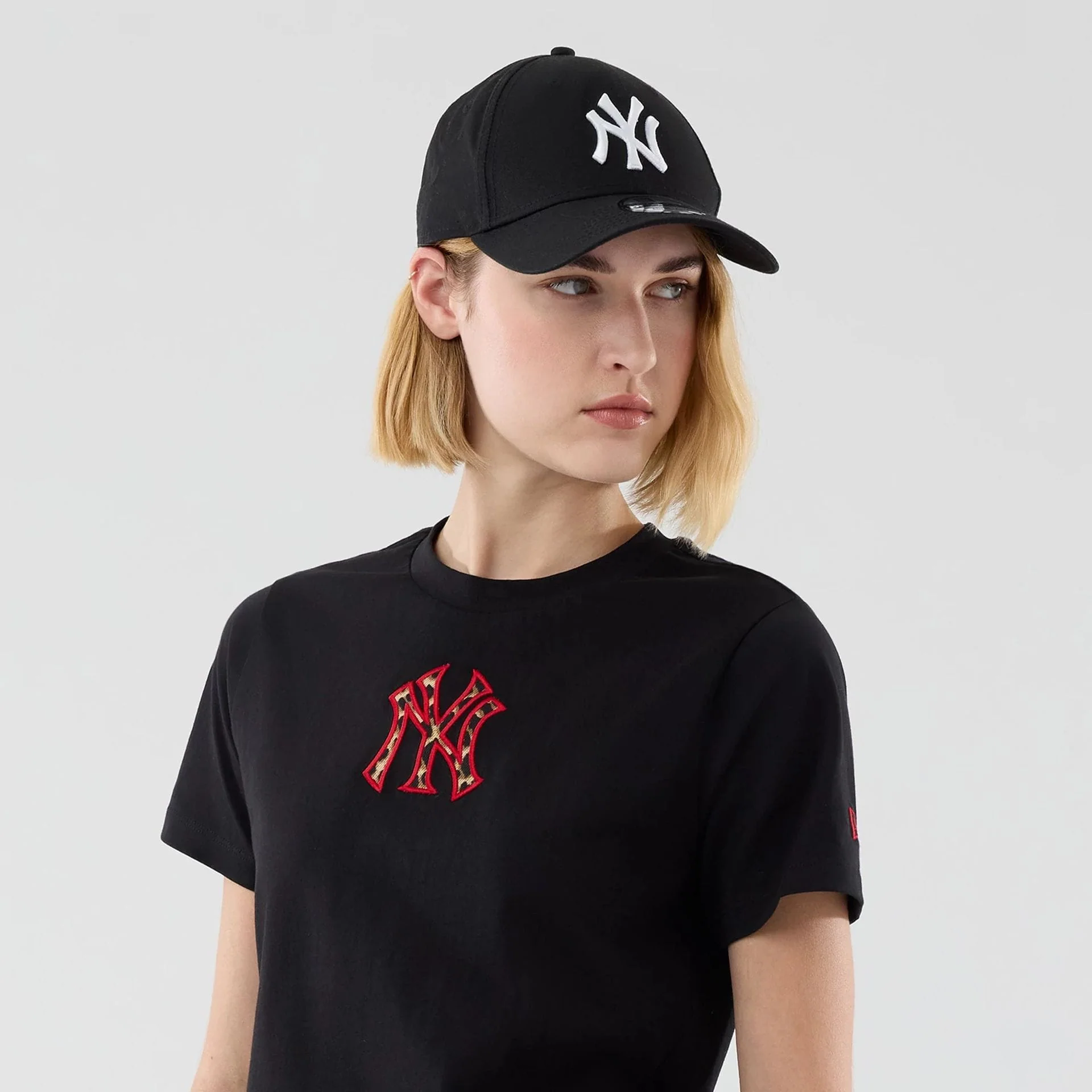 New York Yankees Womens MLB Infill Black T-shirt - Image 3
