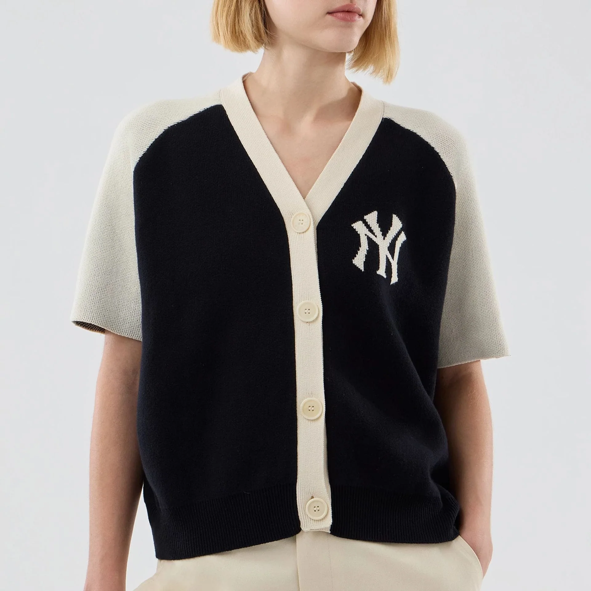 New York Yankees Womens MLB Knit Stripe Black Short Sleeve Cardigan - Image 3