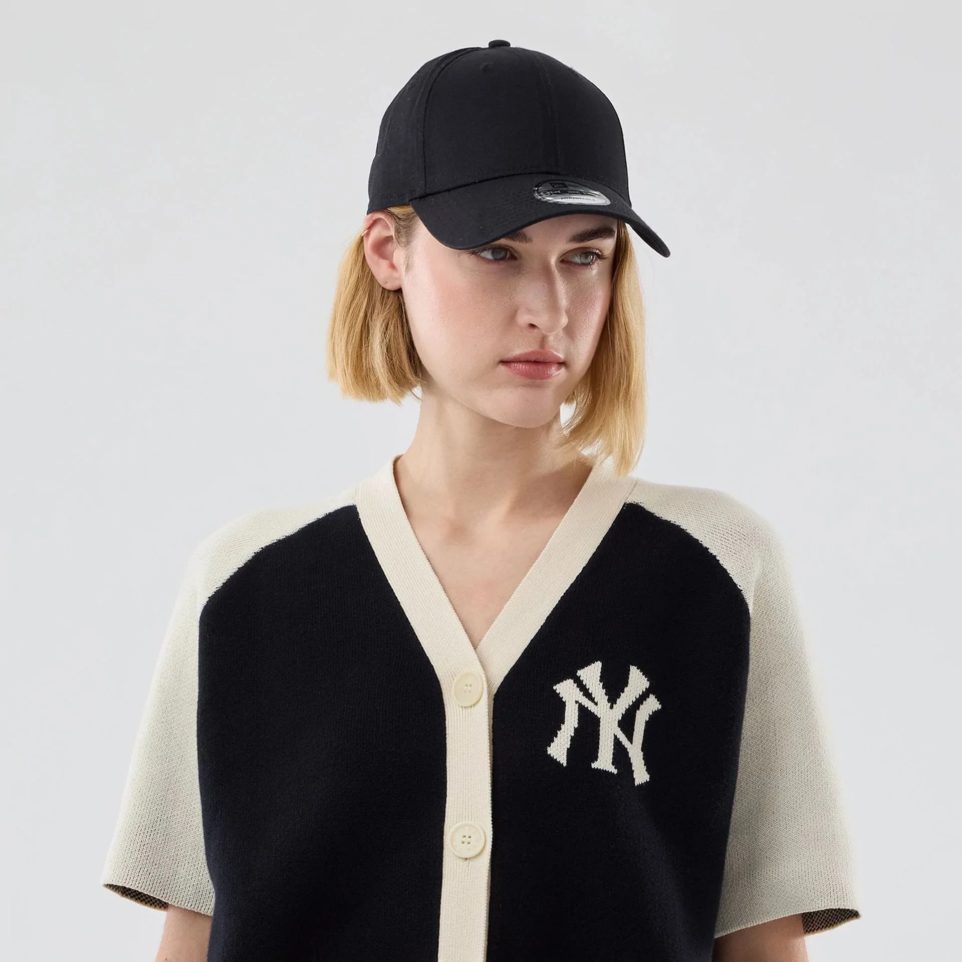 New York Yankees Womens MLB Knit Stripe Black Short Sleeve Cardigan - Image 6