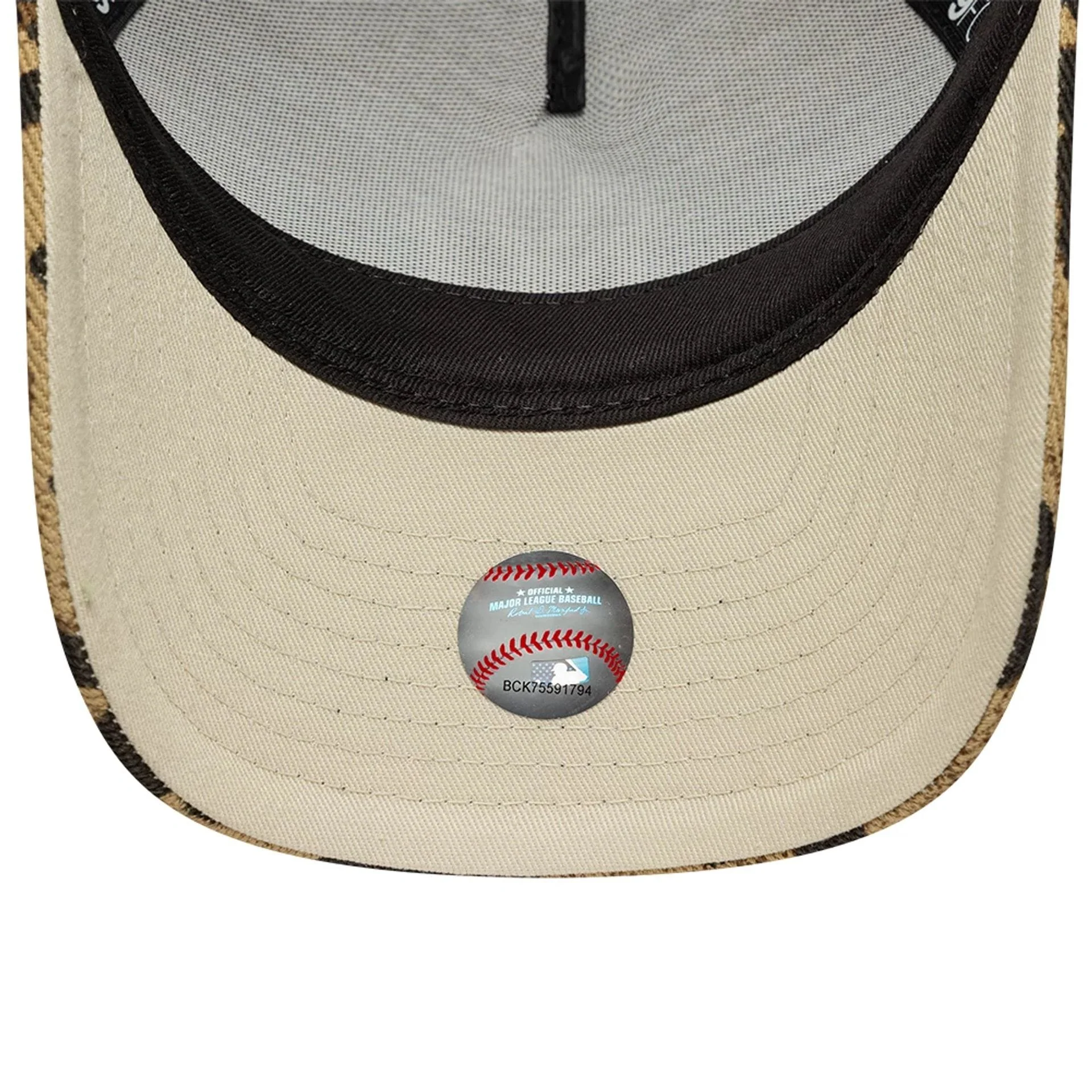 New York Yankees Womens MLB Leopard Dark Brown 9FORTY M-Crown A-Frame Trucker Adjustable Cap - Image 5