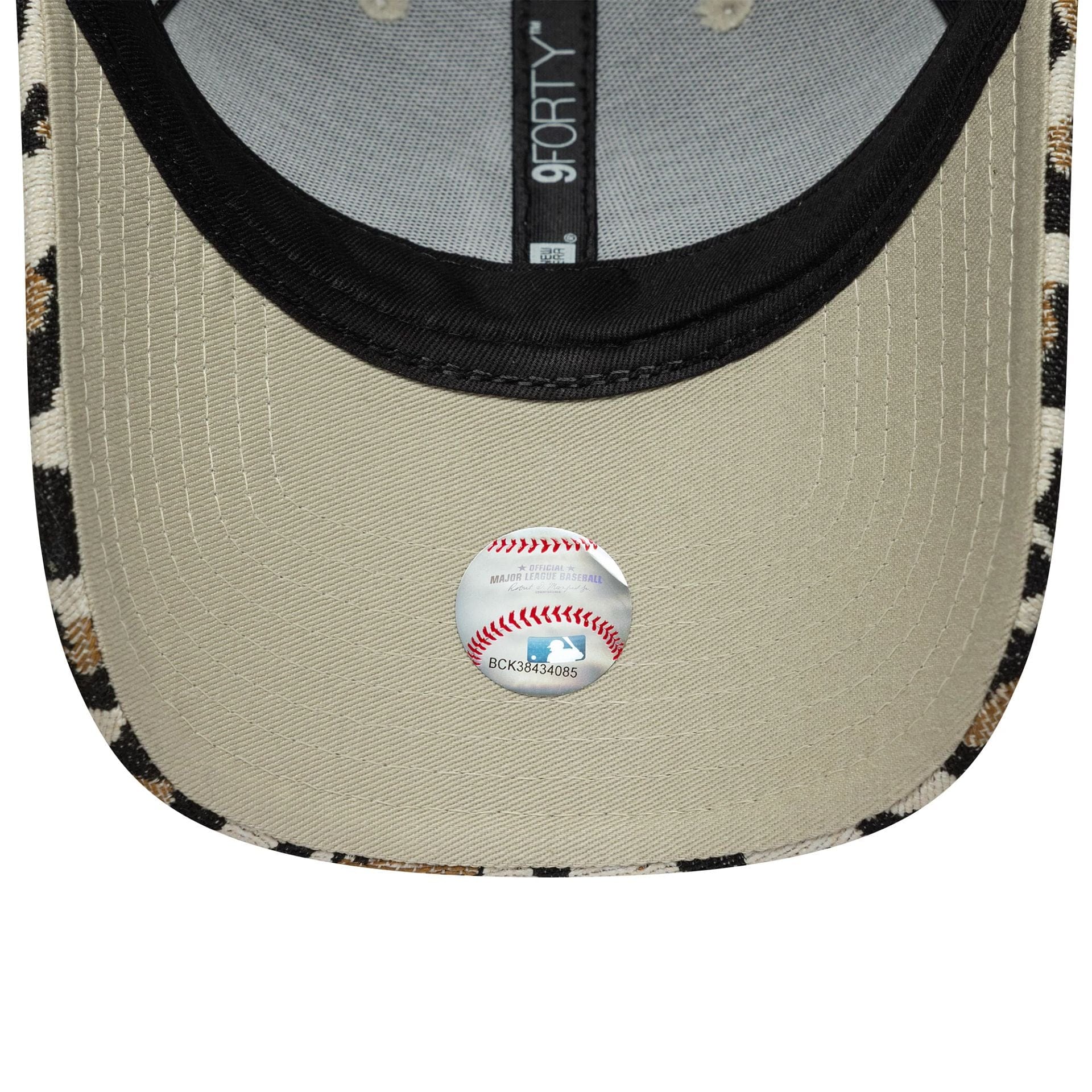 New York Yankees Womens MLB Leopard Midi Light Beige 9FORTY Cap - Image 5