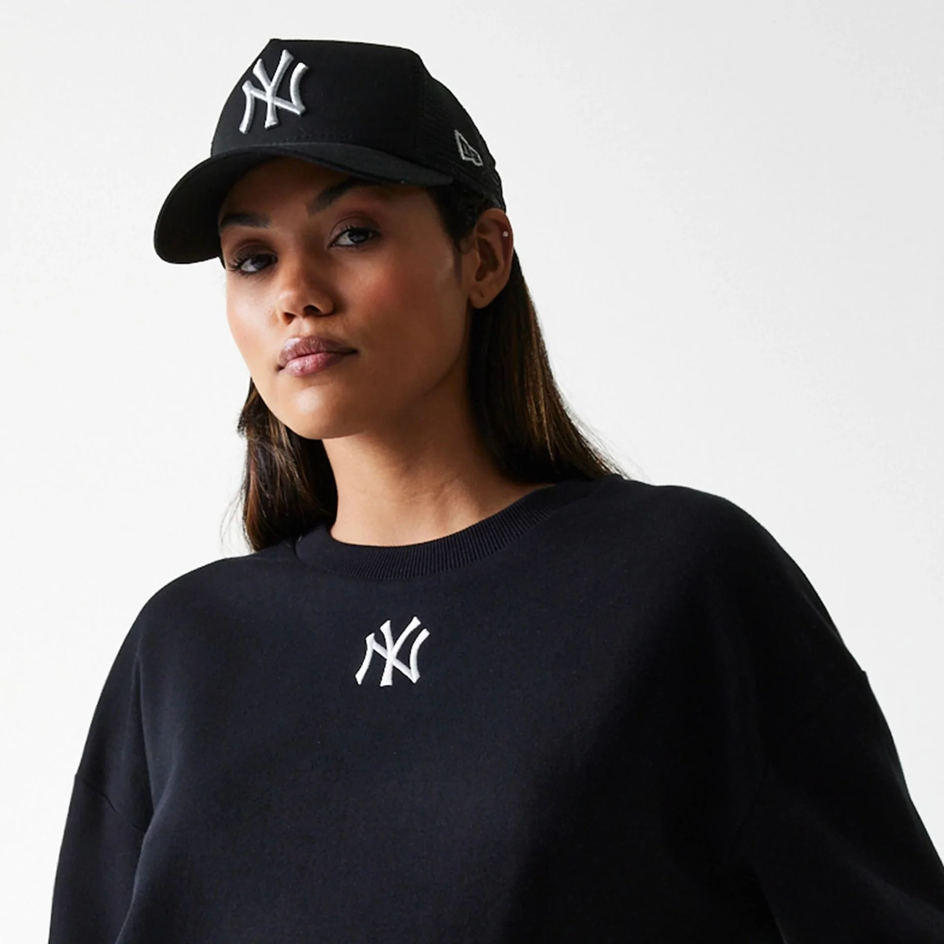 New York Yankees Womens MLB Midi League Essential Black Cropped Crew Neck Sweater - Image 4