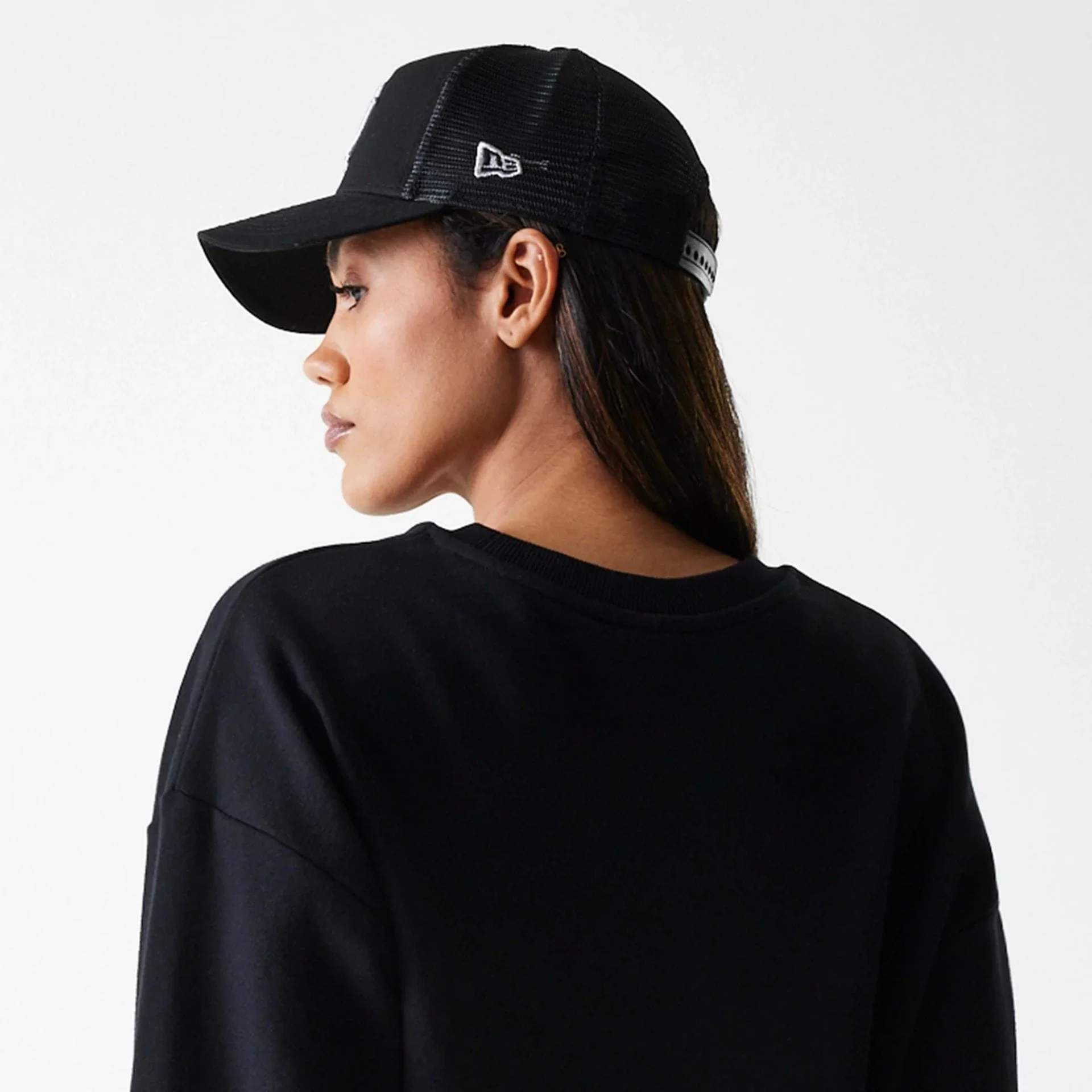 New York Yankees Womens MLB Midi League Essential Black Cropped Crew Neck Sweater - Image 6