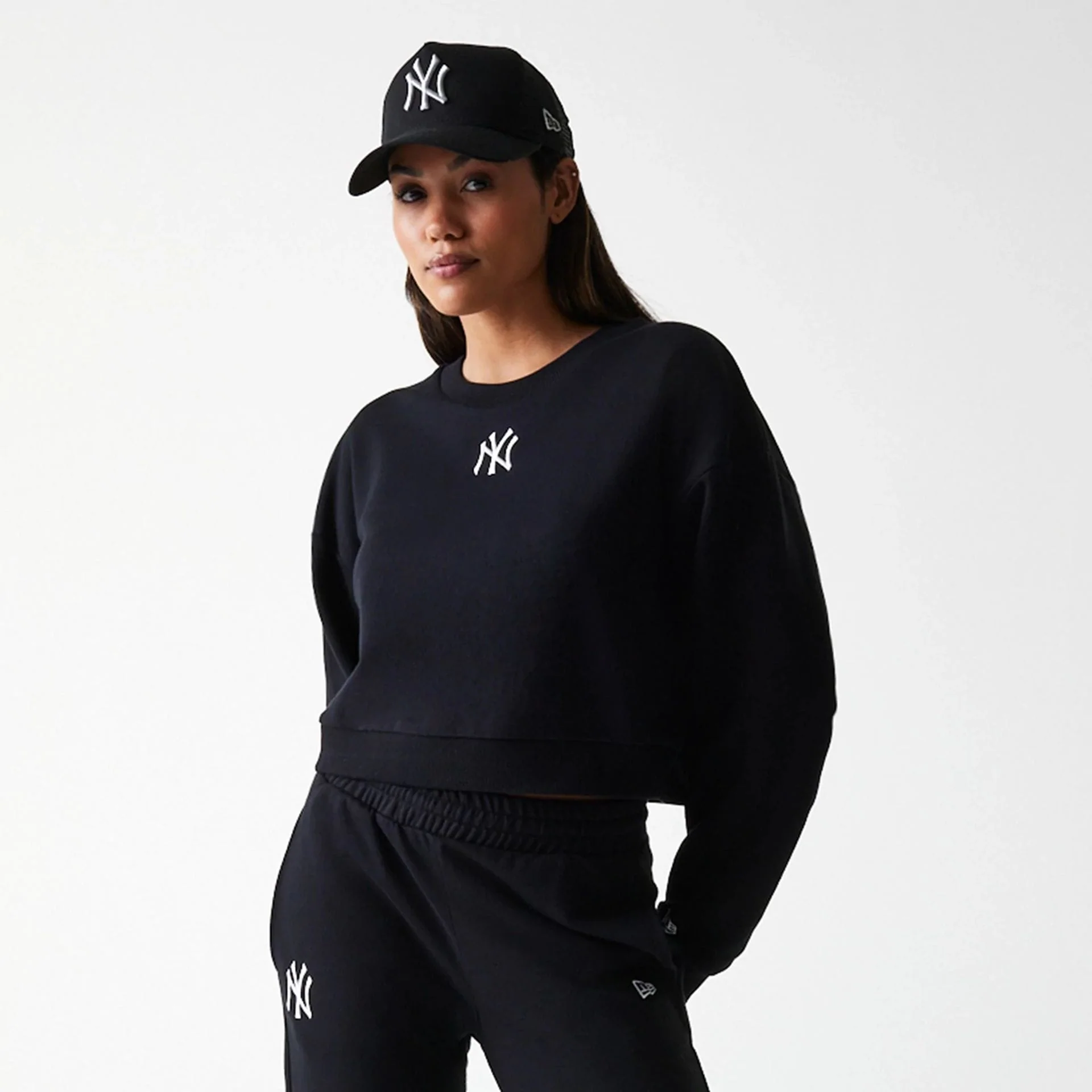 New York Yankees Womens MLB Midi League Essential Black Cropped Crew Neck Sweater - Image 7