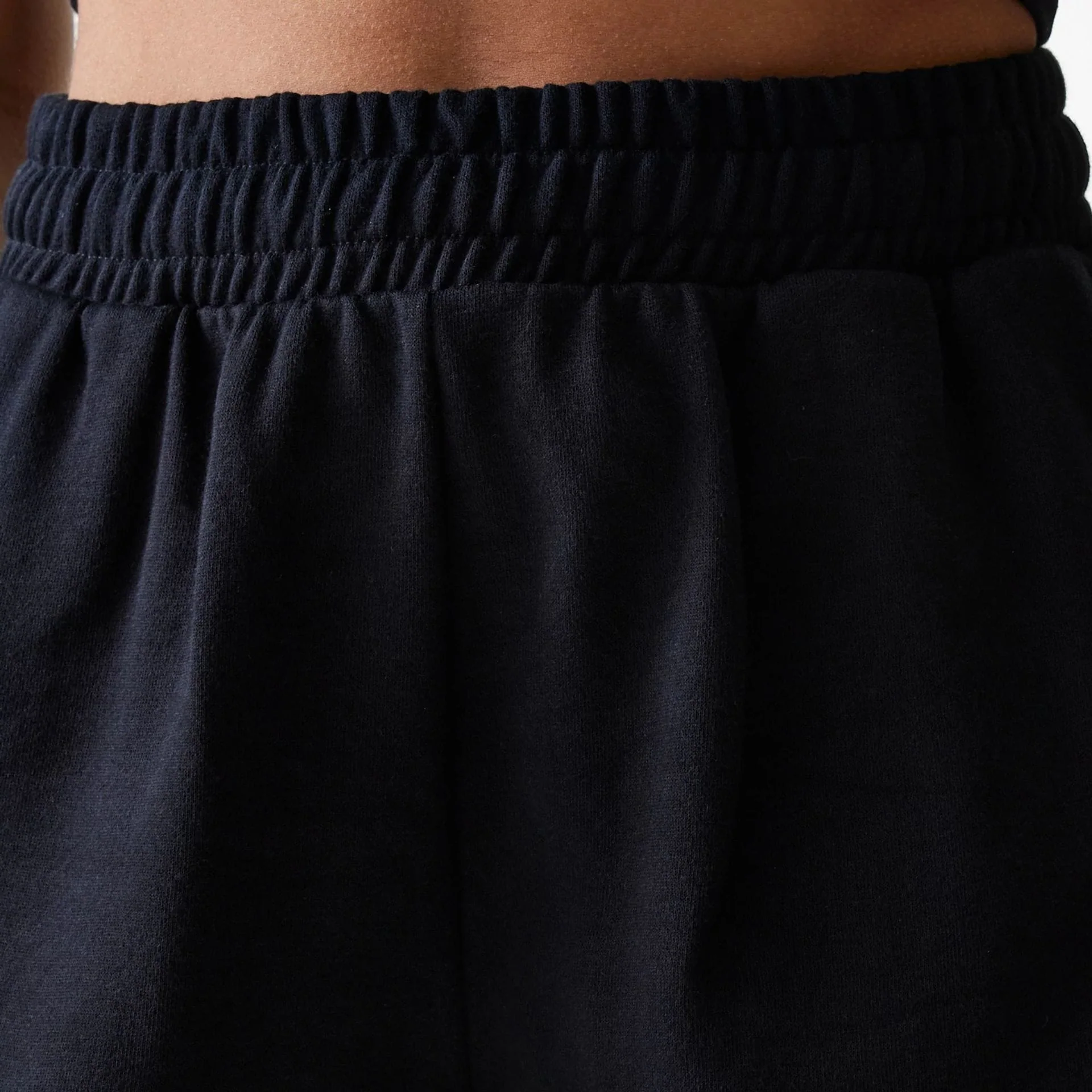 New York Yankees Womens MLB Midi League Essential Black Shorts - Image 5