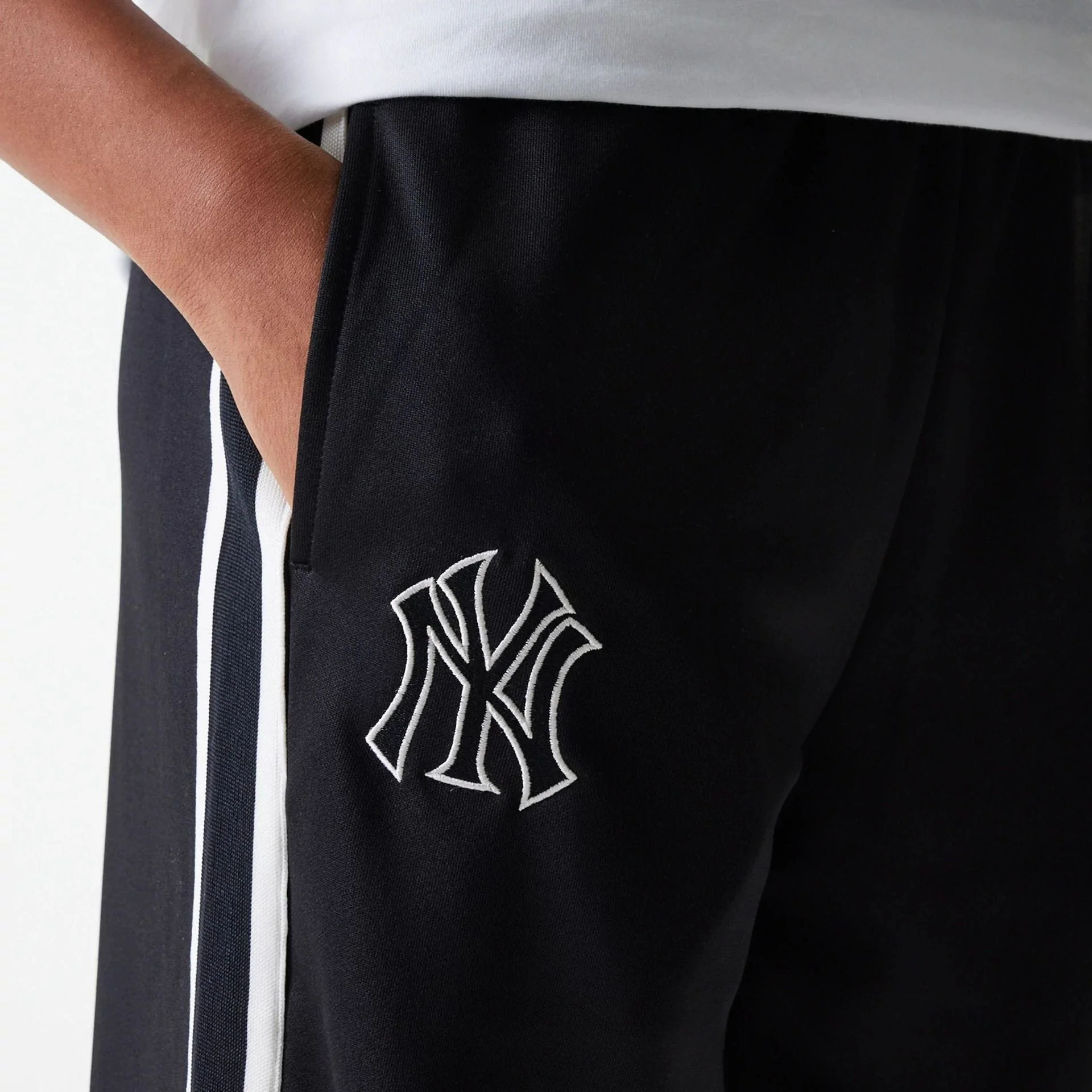 New York Yankees Womens MLB Midi Logo Black Track Pants - Image 3