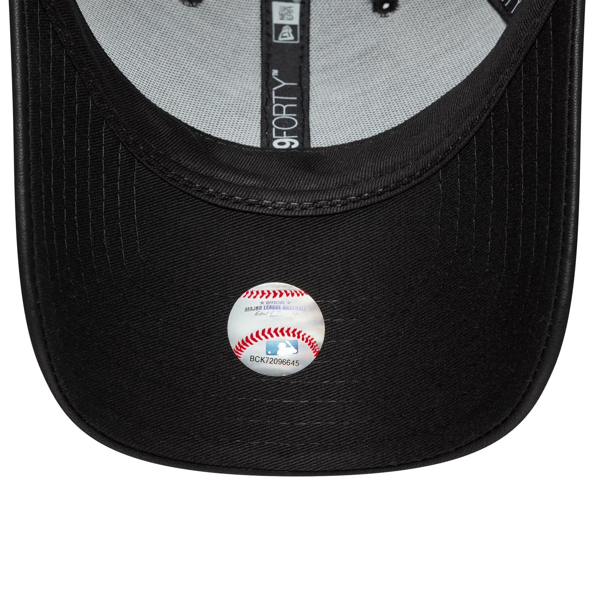 New York Yankees Womens MLB PU Black 9FORTY Cap - Image 5