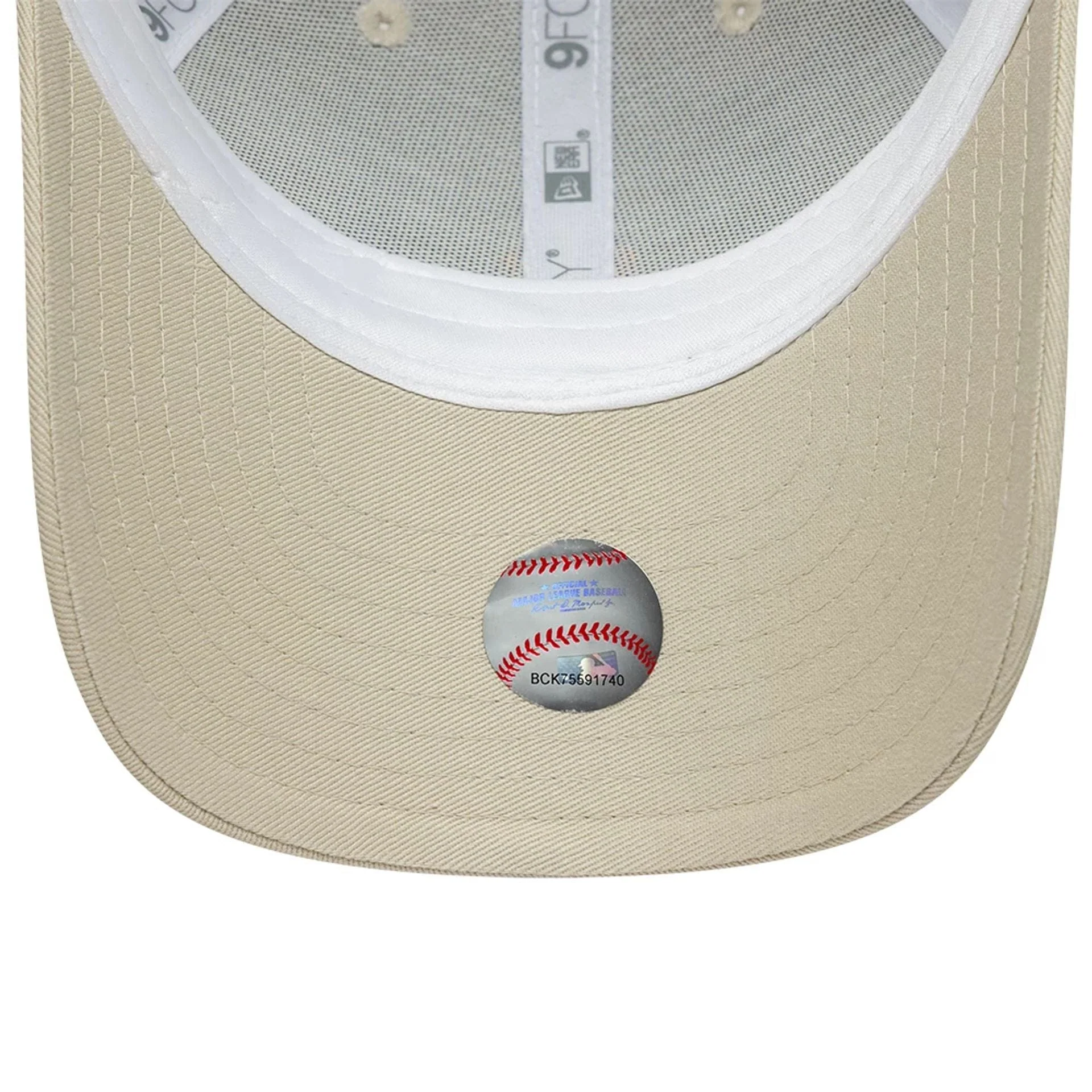 New York Yankees Youth MLB Homefield Cream 9FORTY Trucker Adjustable Cap - Image 5