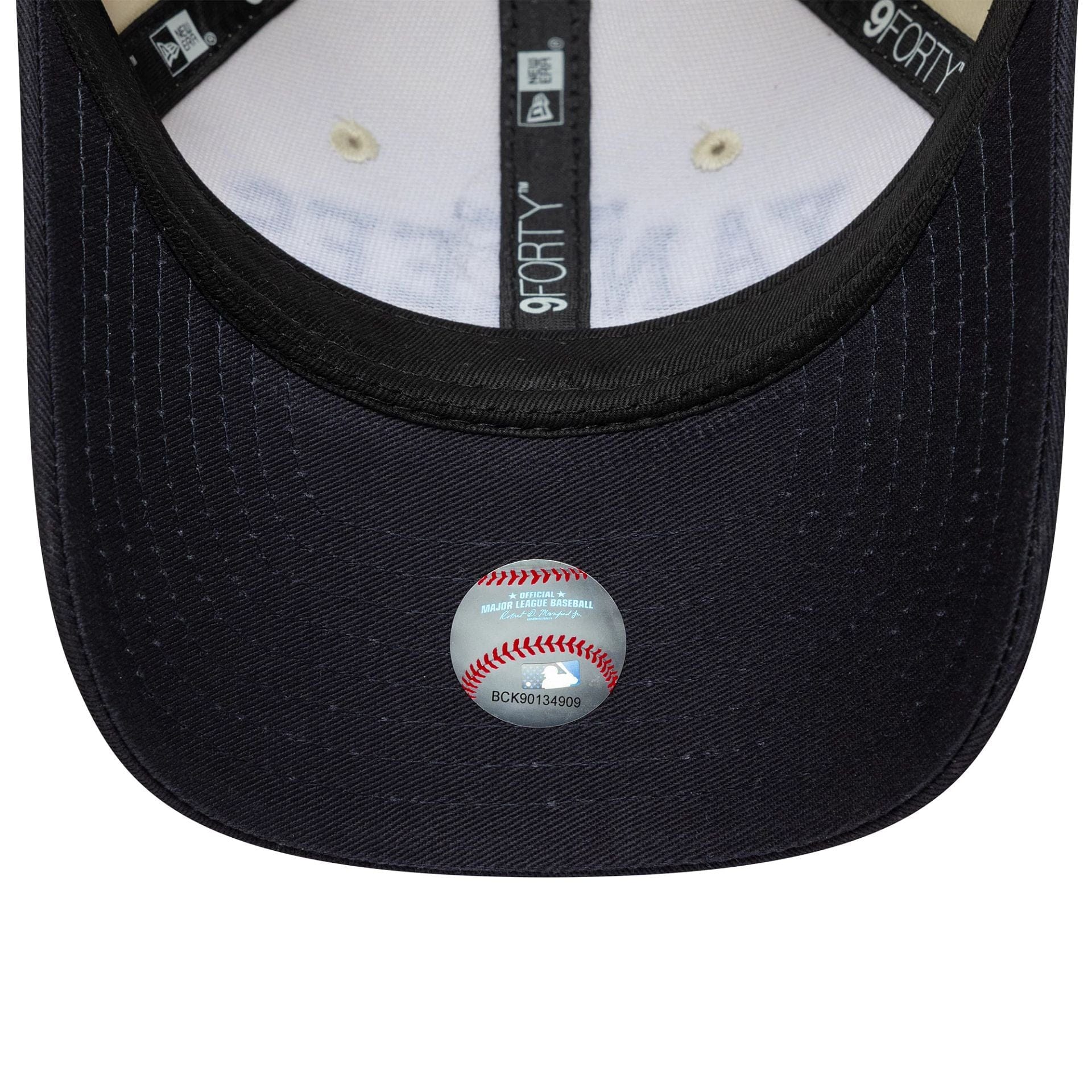 New York Yankees Youth MLB Wordmark Black 9FORTY M-Crown Cap - Image 5