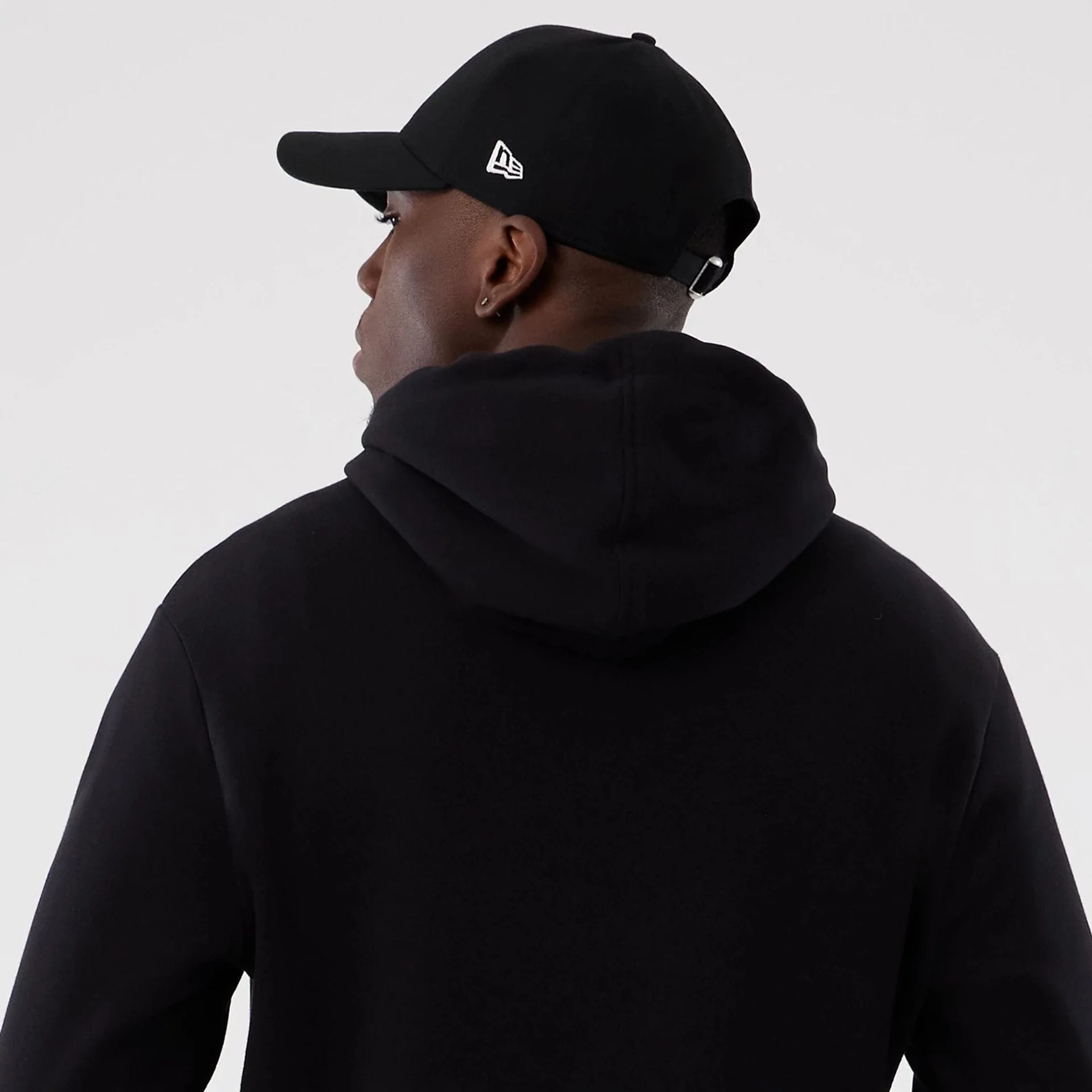 Washington Commanders NFL International Series Games 2025 Black Pullover Hoodie - Image 6